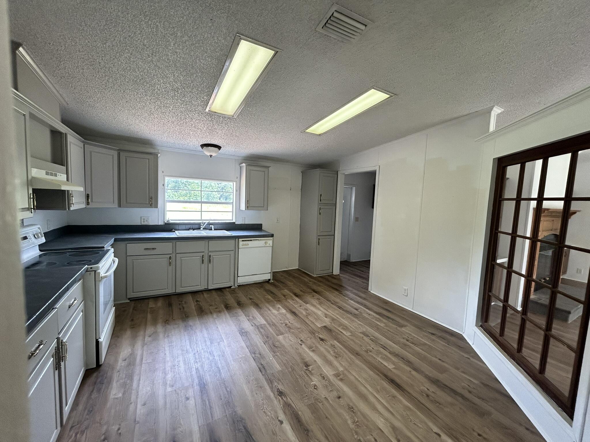 METES & BOUNDS - Residential Lease