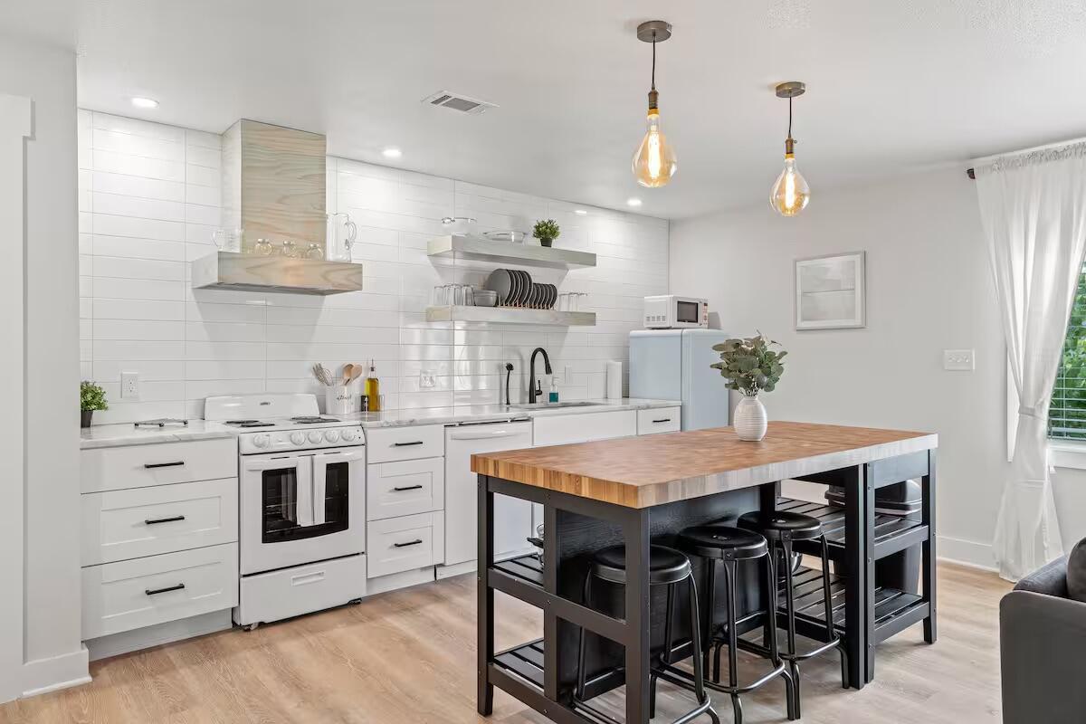 WAYMAR CONDO - Residential Lease