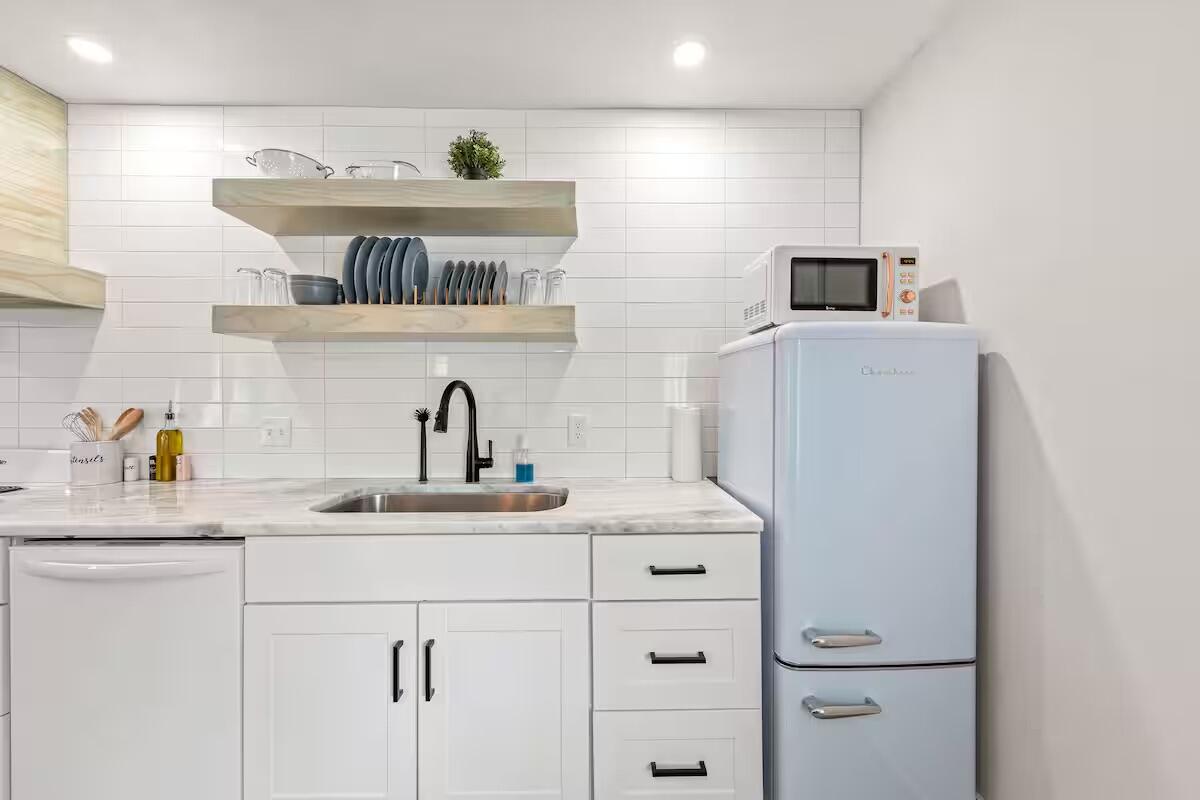 WAYMAR CONDO - Residential Lease