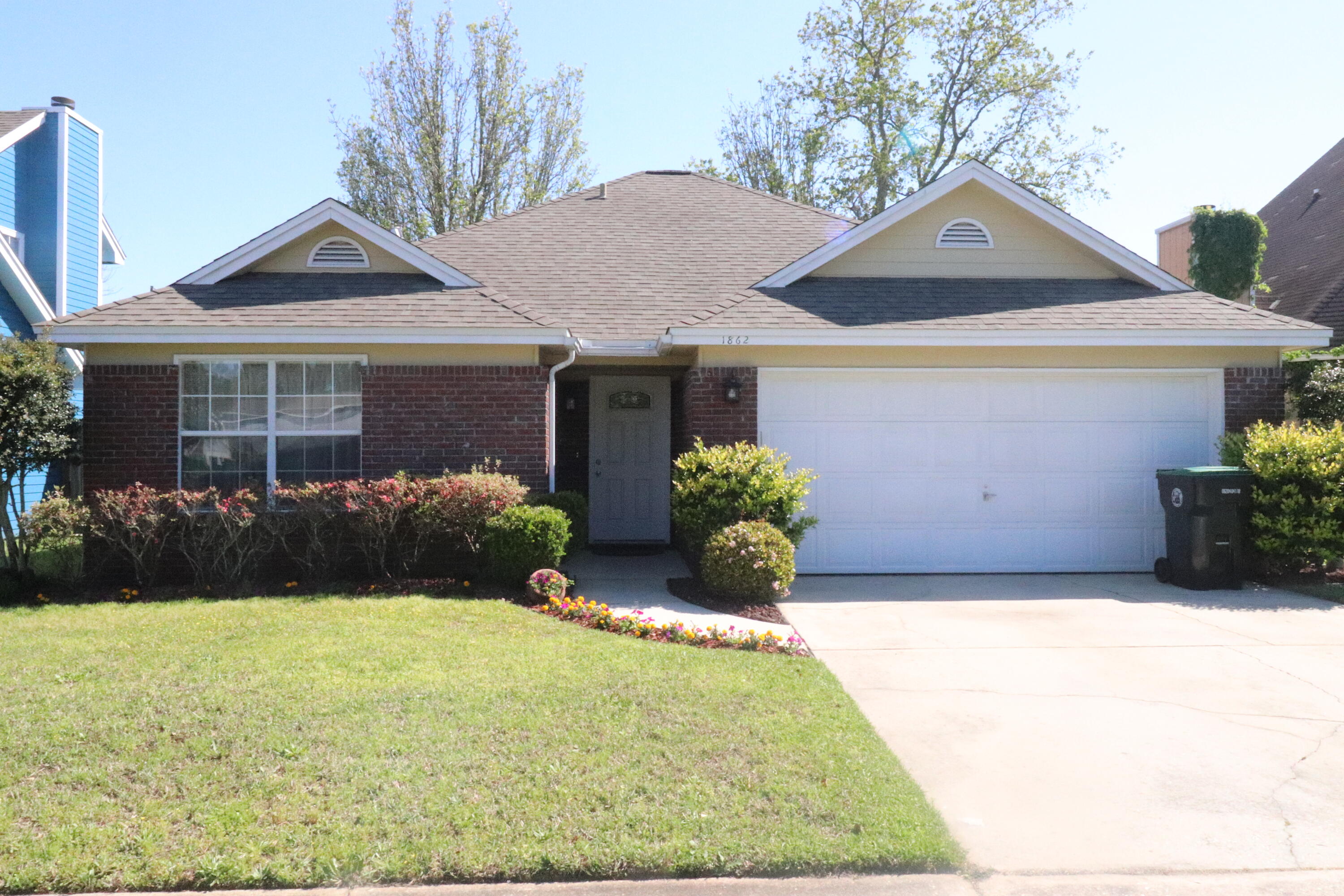 Set your appointment to view this very well kept home in Fort Walton. Minutes away from the Eglin AFB main gate and in close proximity to Hurlburt AFB as well. Call your favorite realtor and set an appointment today. Ready to show on Saturday 4/3. More pictures coming soon