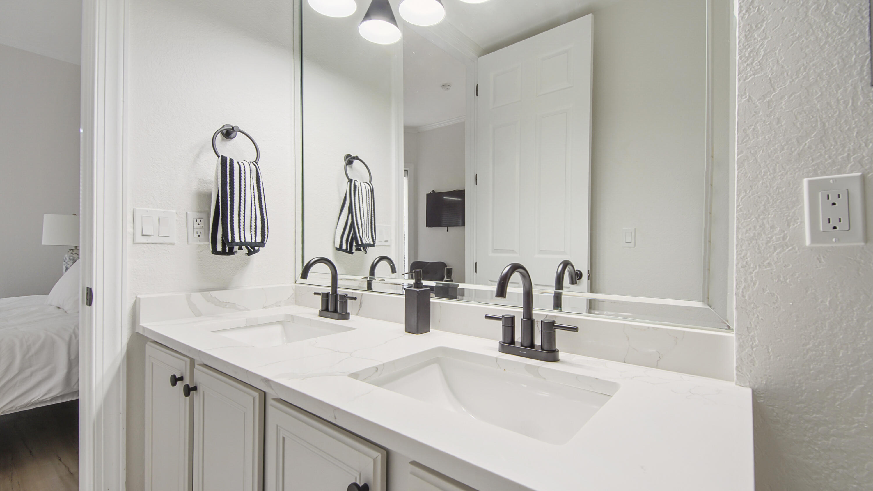 CRYSTAL COVE - Residential