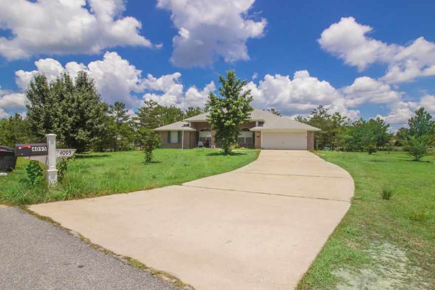 HUGE 1 ACRE LOT AND ALMOST 2,100 SqFT of living space this home is Perfect for you. So much potential. Corner lot. 4 BEDROOM 2 FULL Bath . and owner is offering incentives to purchase! get it while you can .
