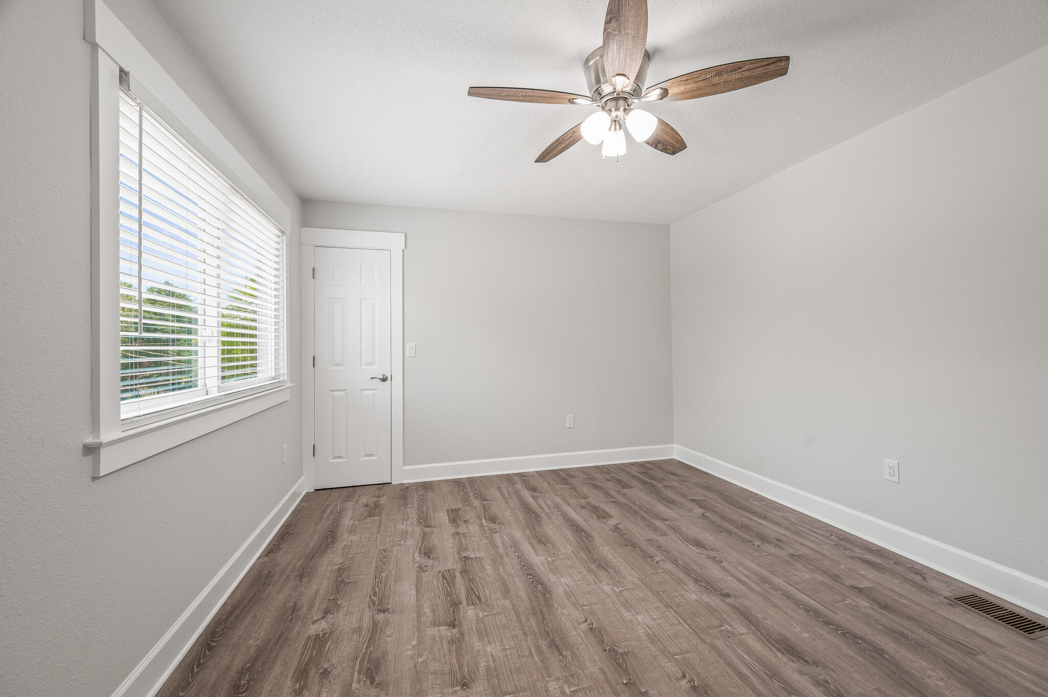 LANTERN RIDGE - Residential