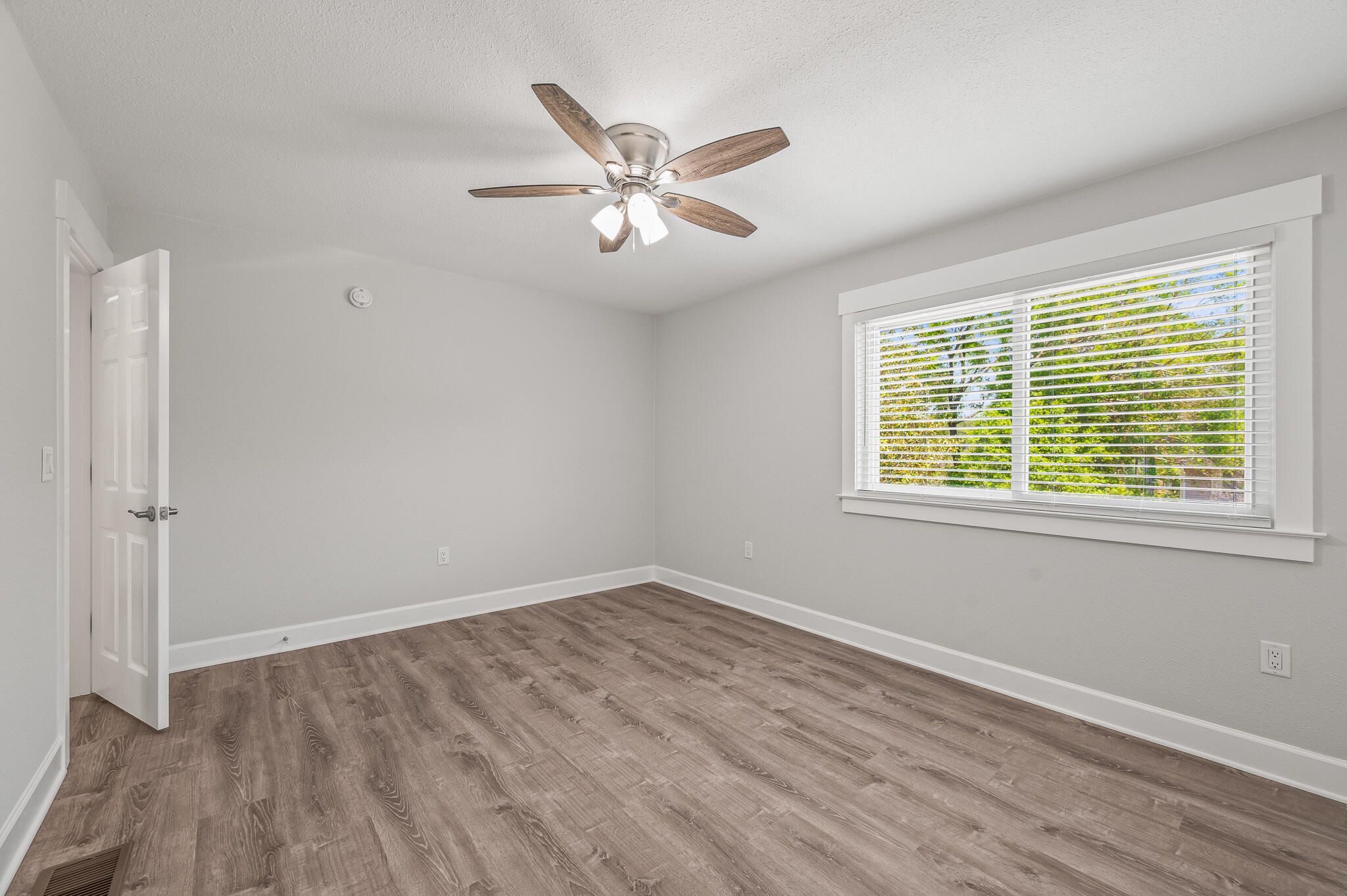 LANTERN RIDGE - Residential