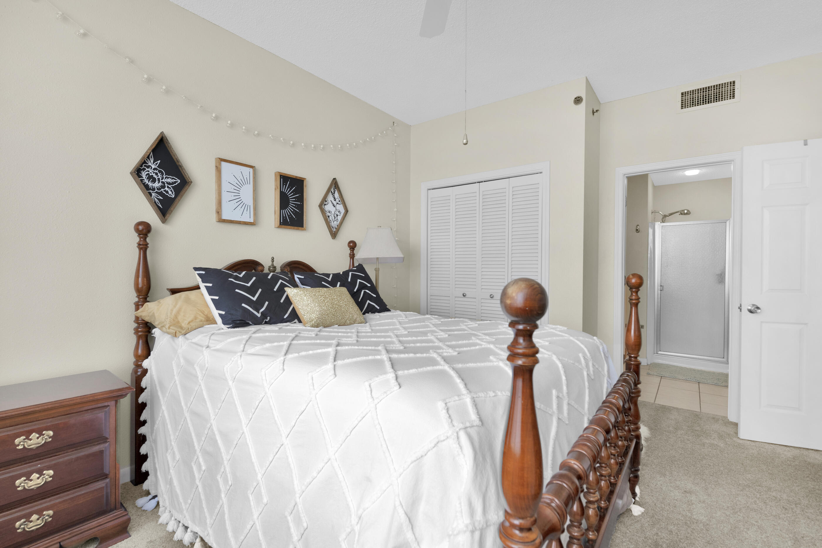 PALM COURT YACHT CLUB - Residential