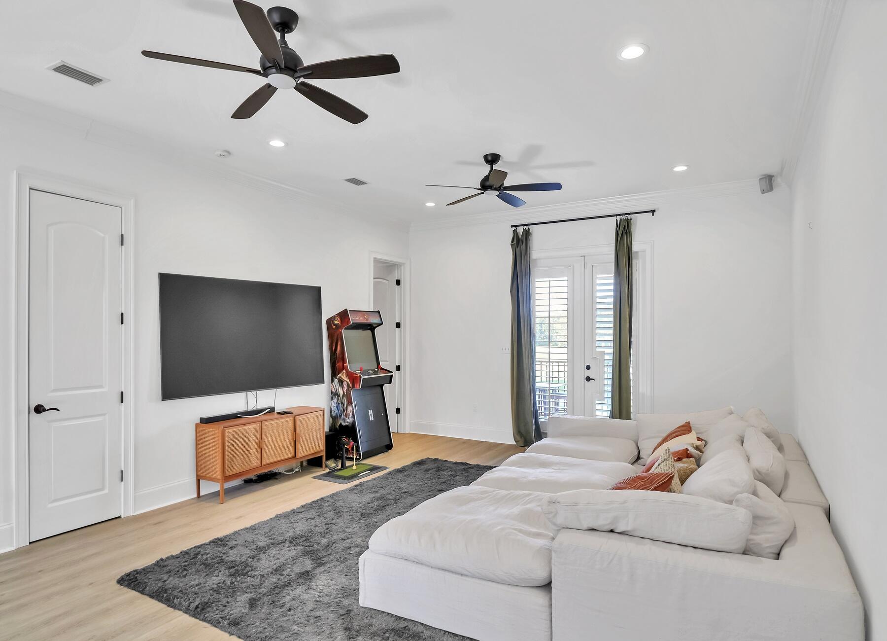 BURNT PINE - Residential