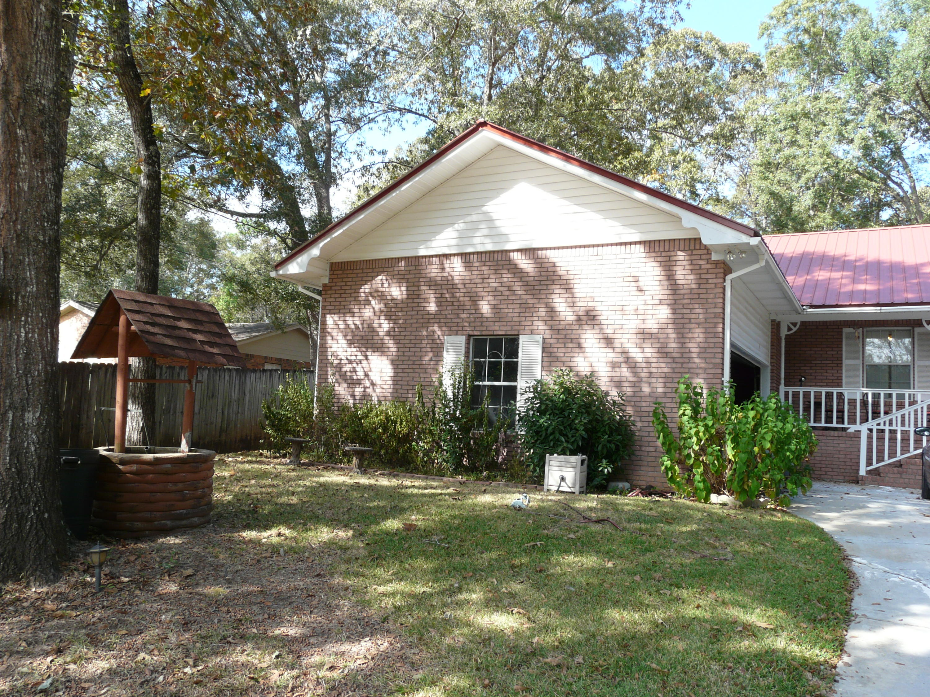 HOLLY HILLS - Residential