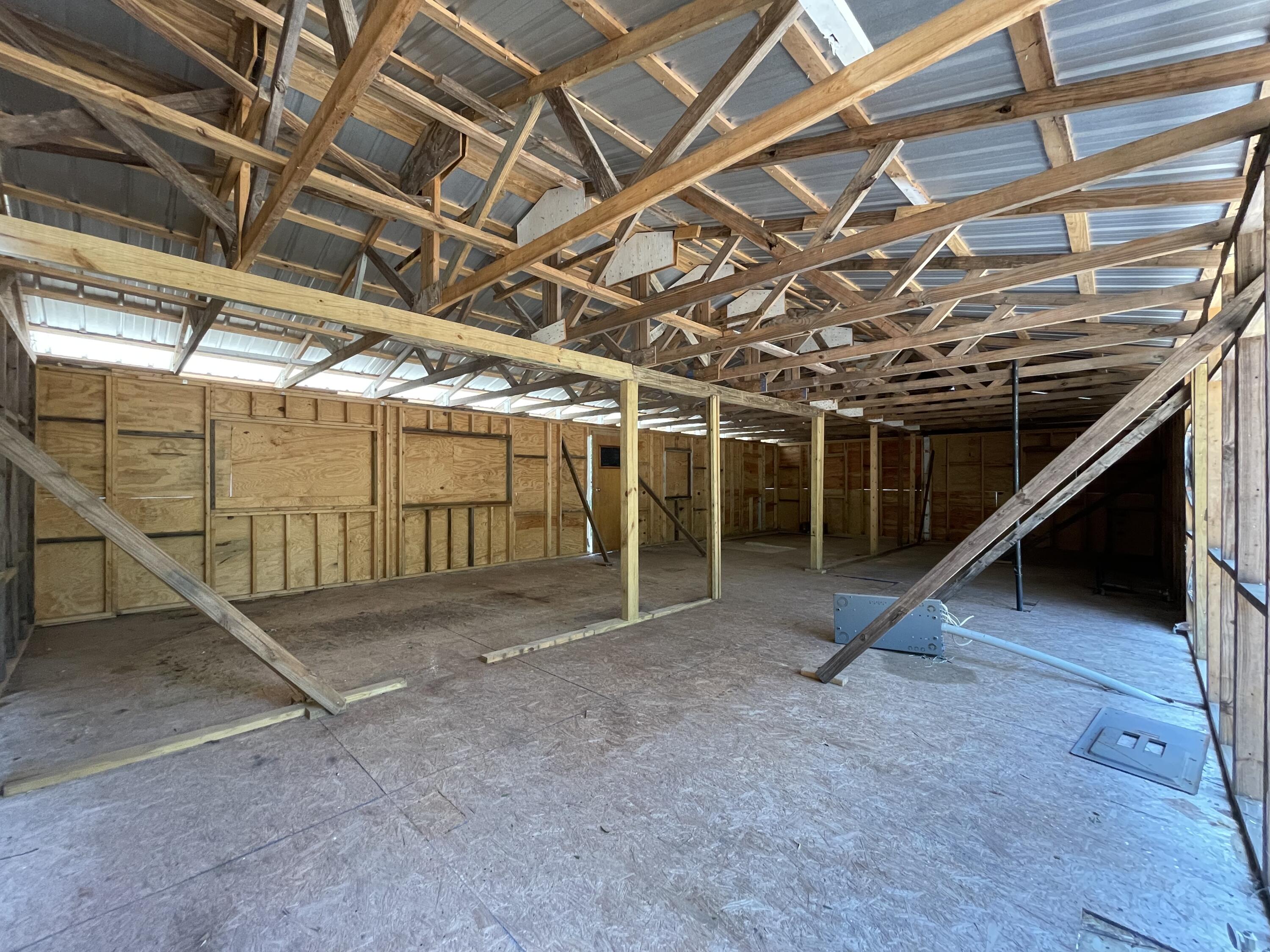 METES & BOUNDS - Land