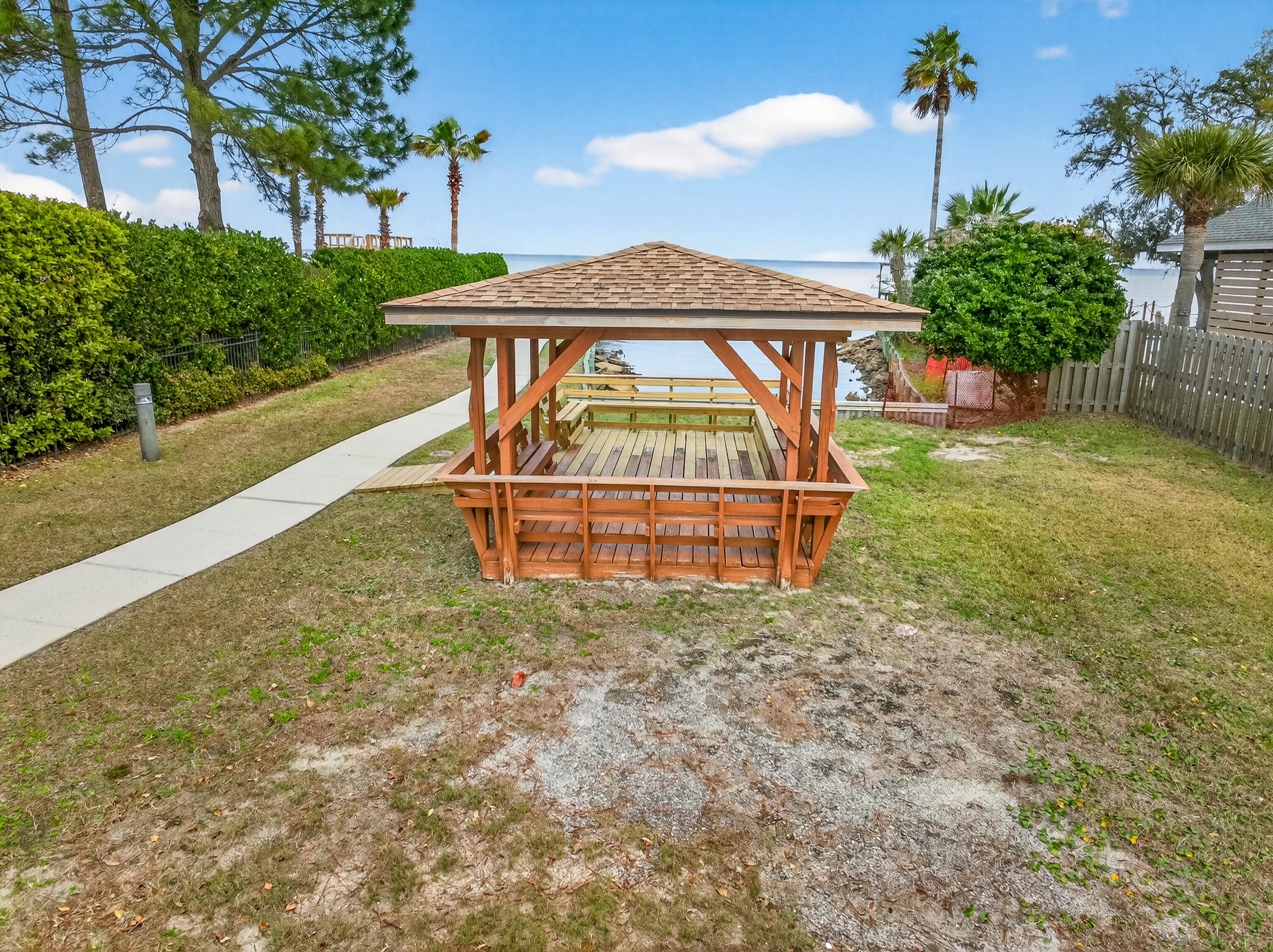 BAYSIDE - Residential