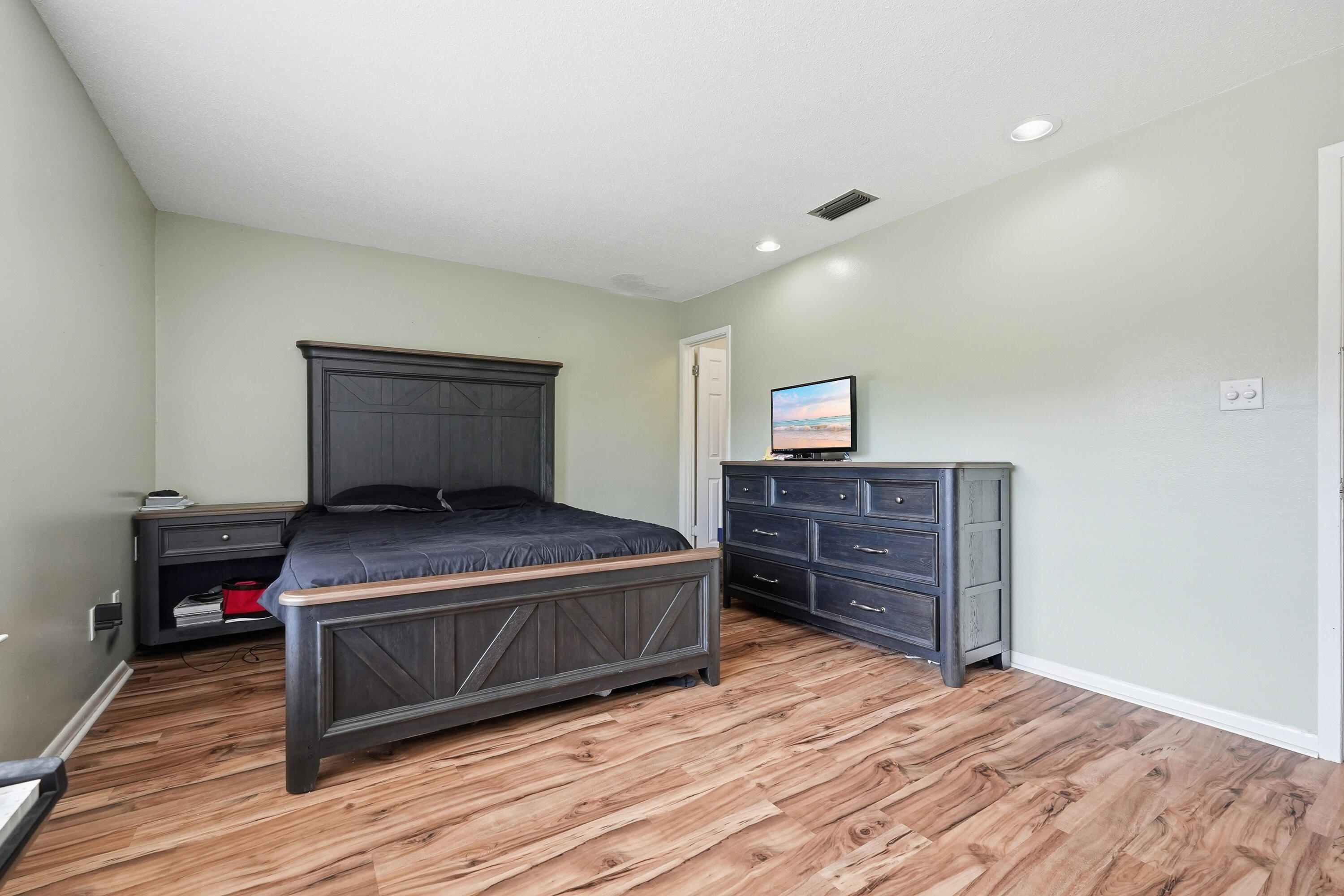 PORT DIXIE BEG NE COR BLK 56 S 164.67 FT - Residential