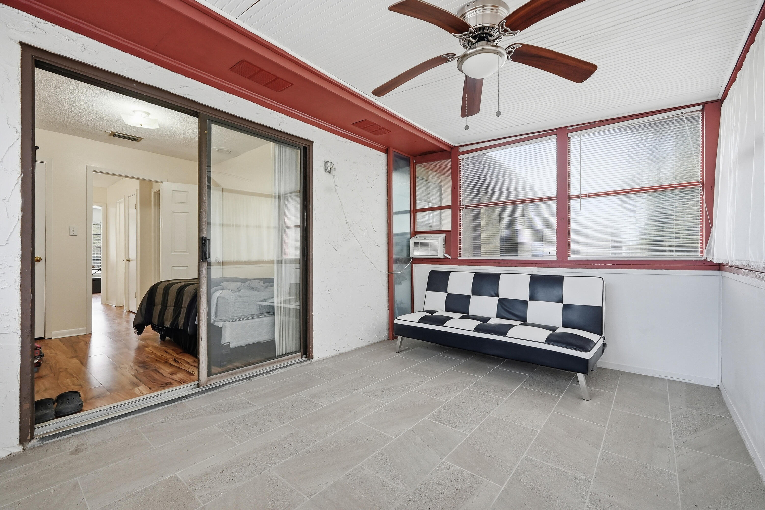 PORT DIXIE BEG NE COR BLK 56 S 164.67 FT - Residential