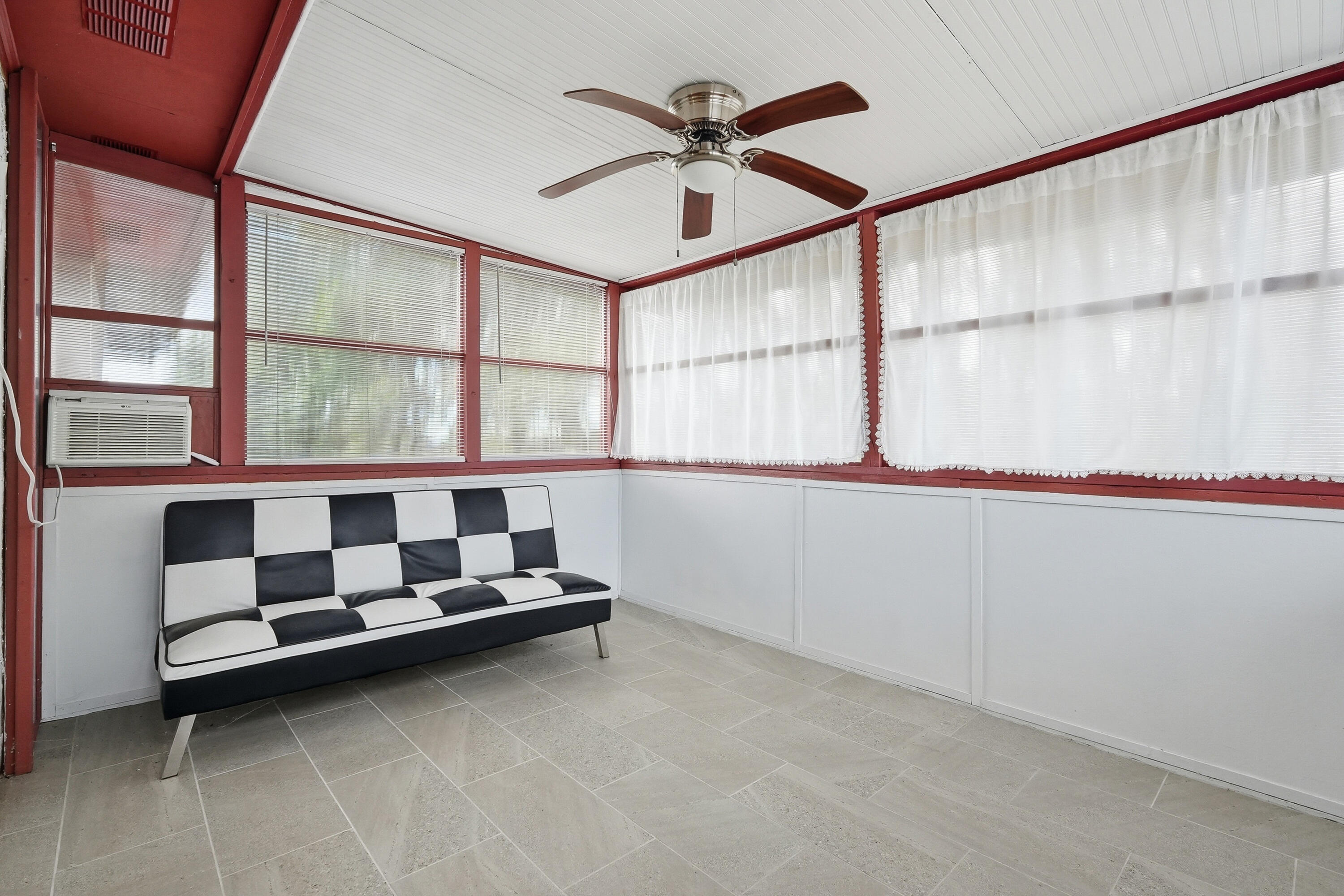 PORT DIXIE BEG NE COR BLK 56 S 164.67 FT - Residential