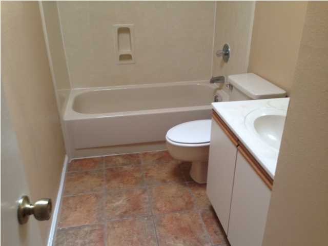 COUNTRY CLUB ESTATES 1 OF CRESTVIEW - Residential