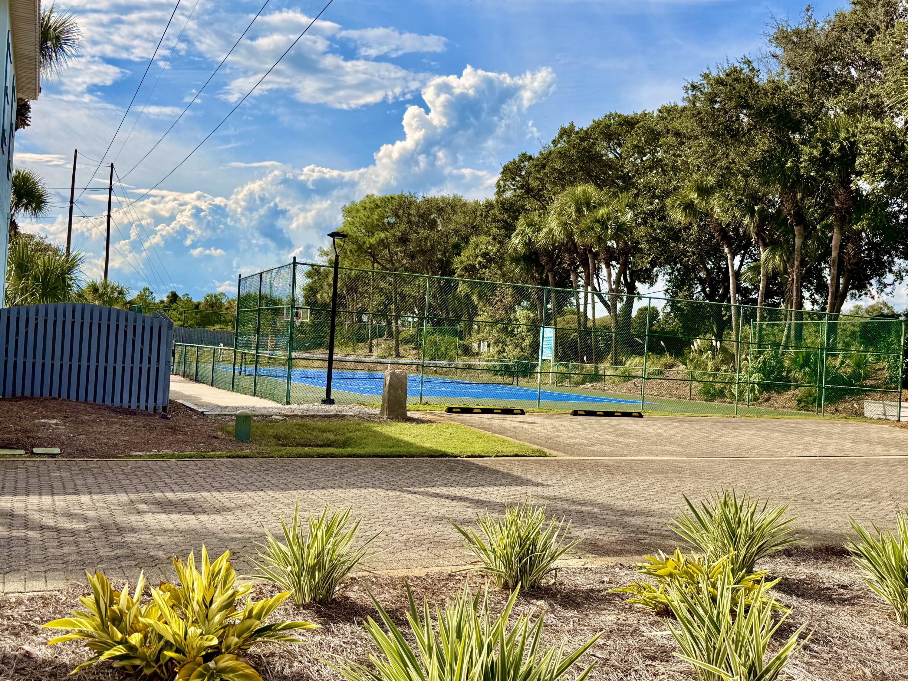 EMERALD SHORES - Residential