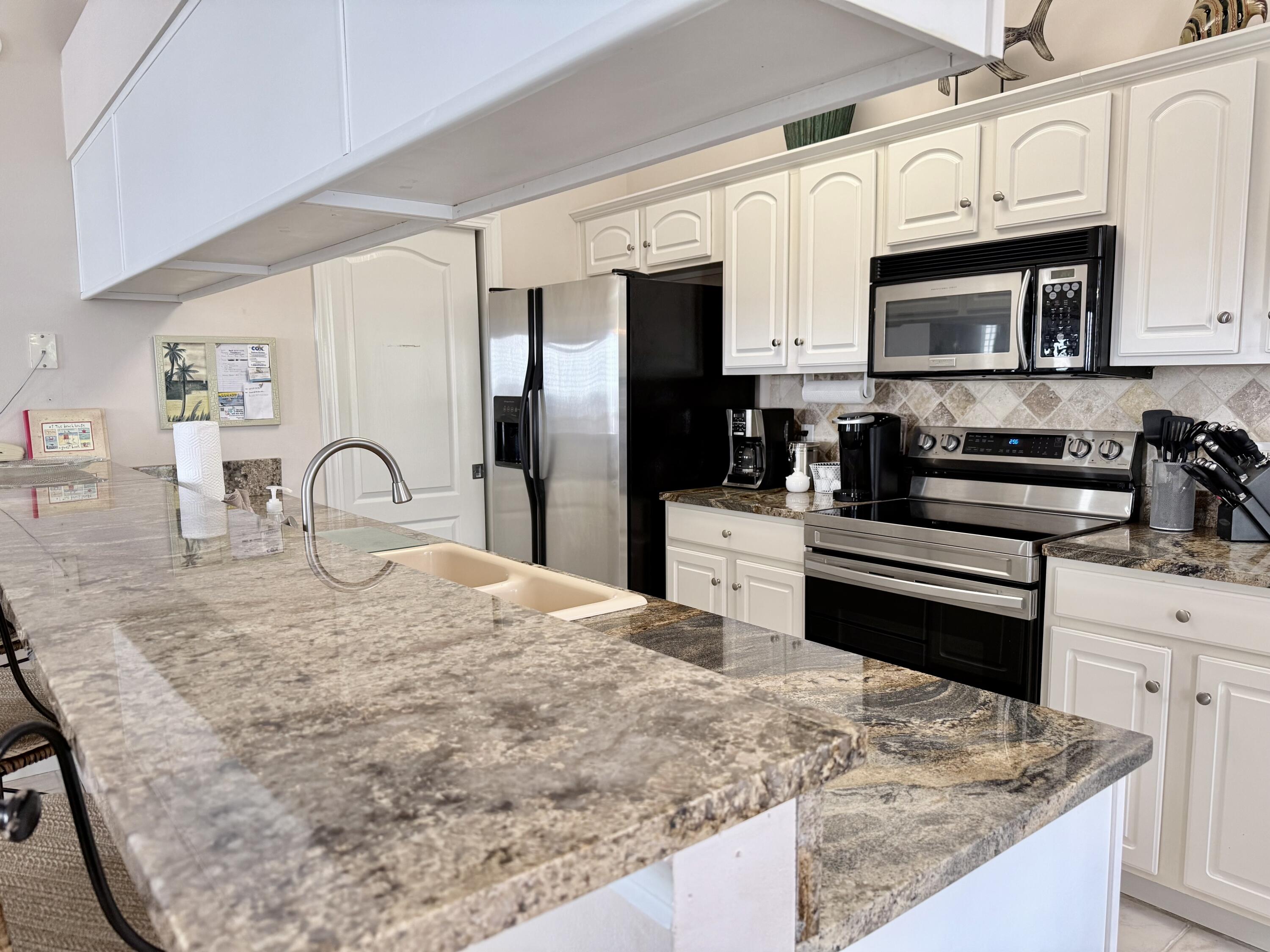EMERALD SHORES - Residential