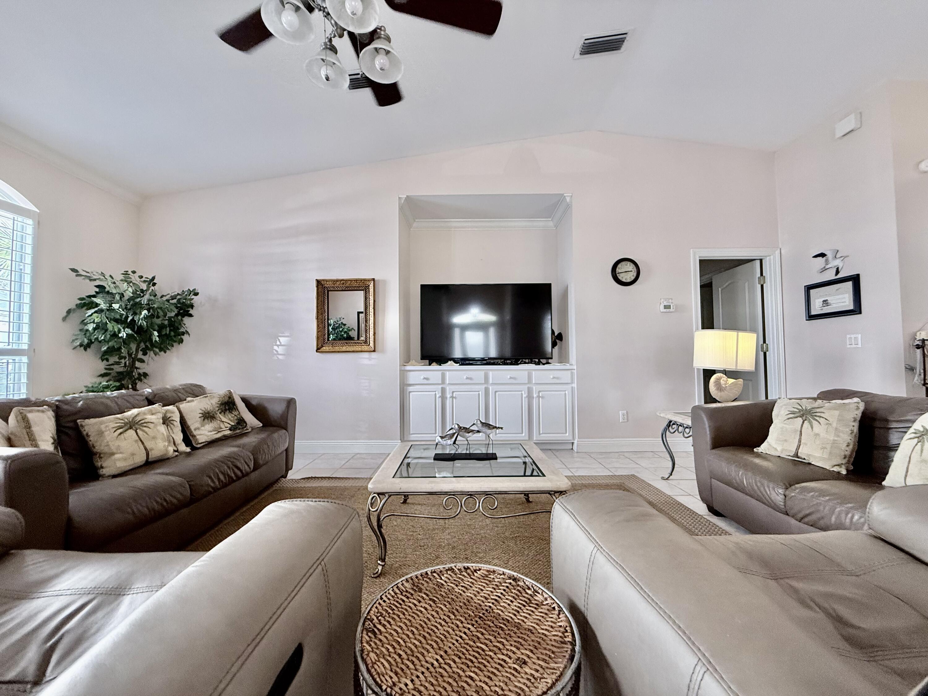 EMERALD SHORES - Residential