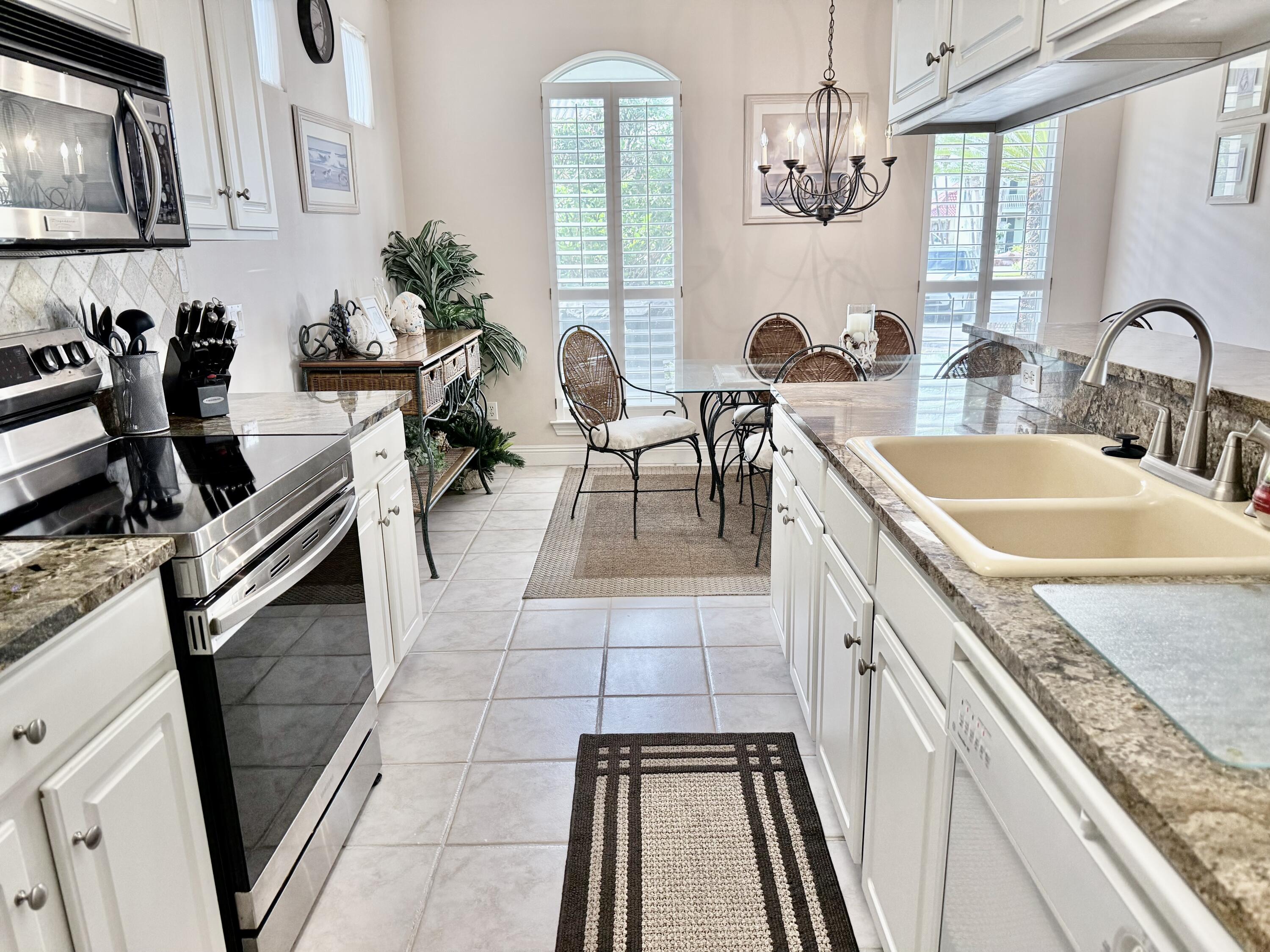 EMERALD SHORES - Residential