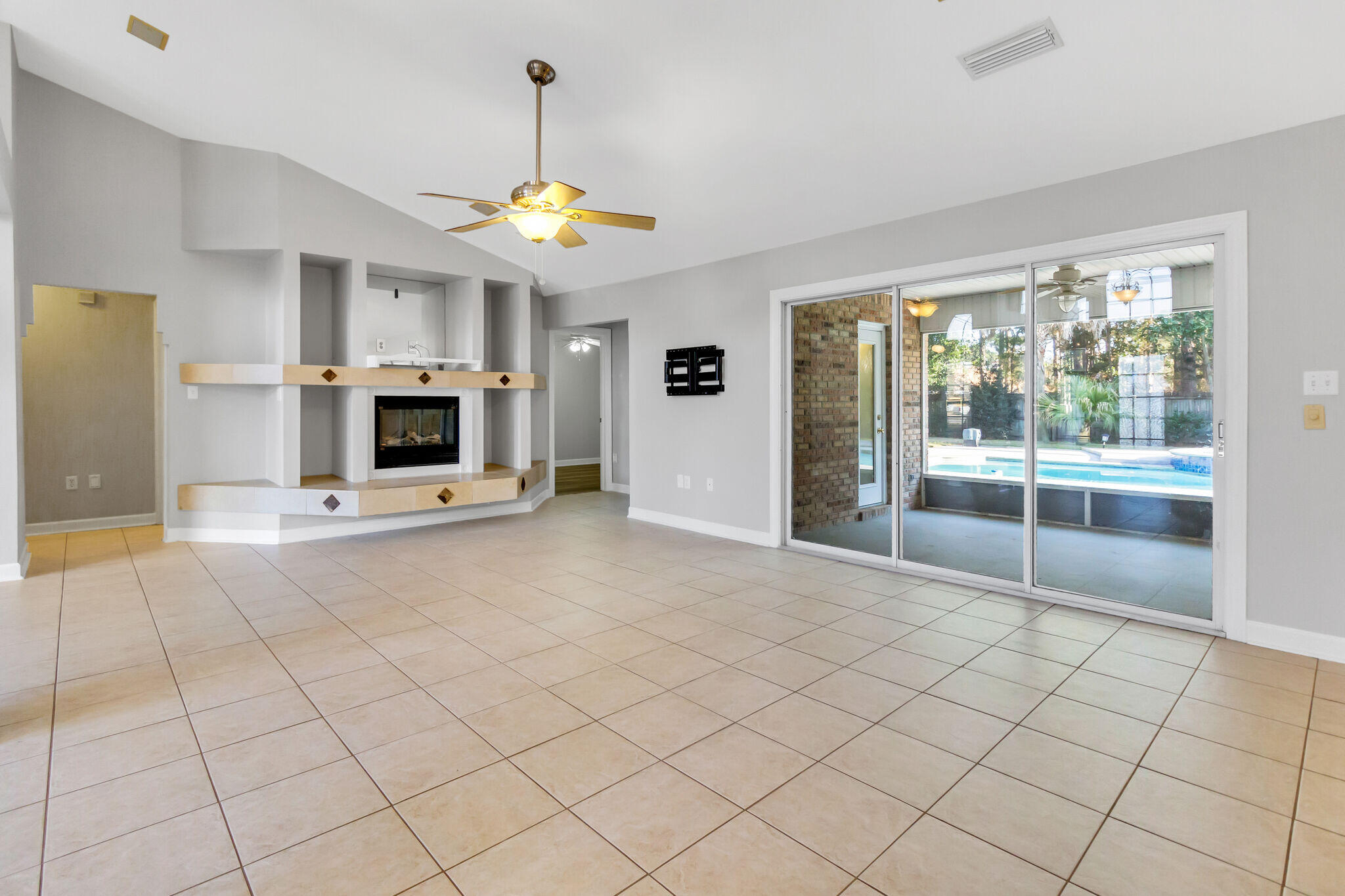 RAINTREE ESTATES - Residential Lease