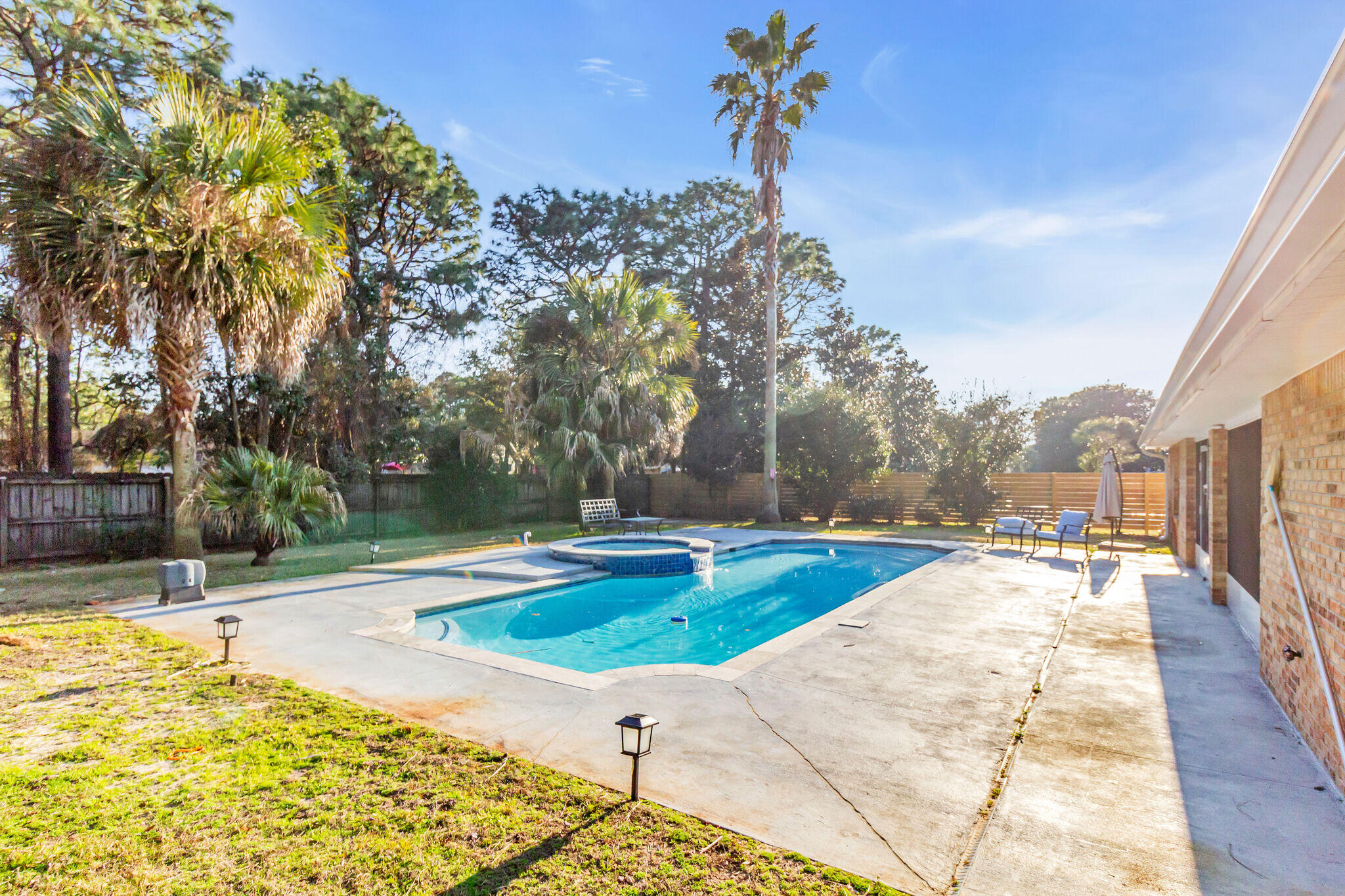 RAINTREE ESTATES - Residential Lease