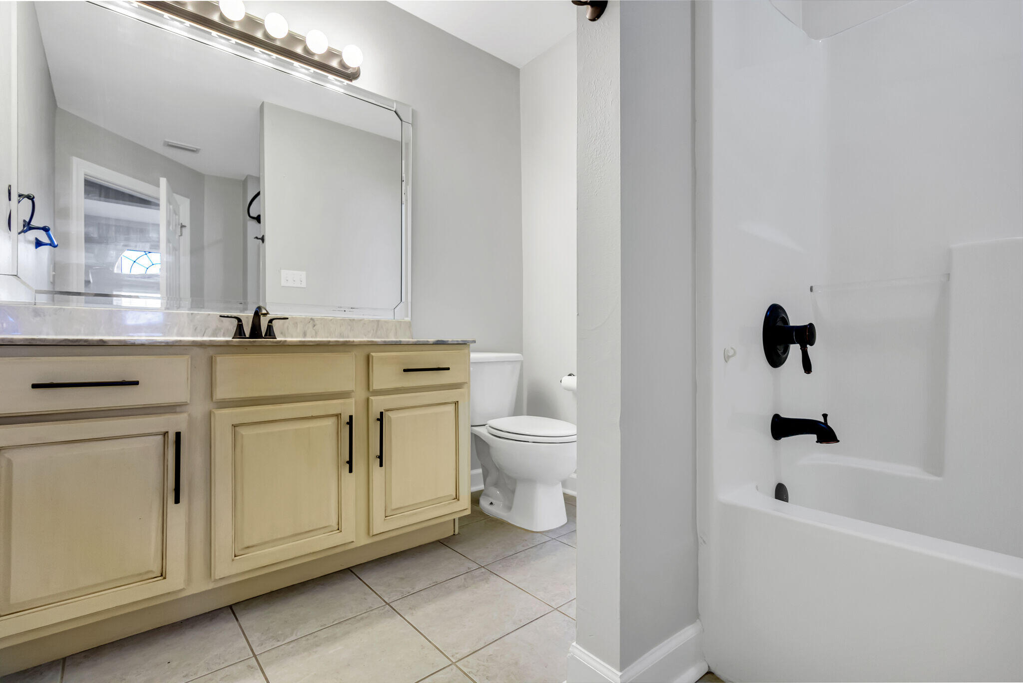 RAINTREE ESTATES - Residential Lease