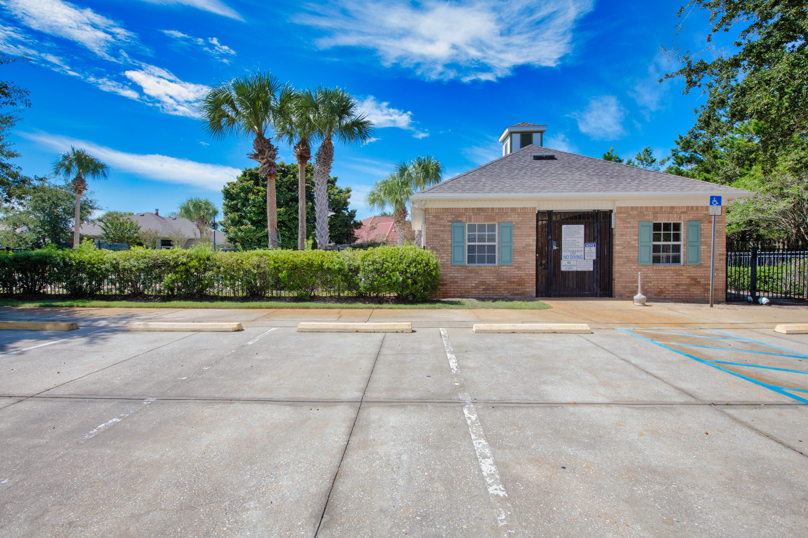 DIAMOND LAKES - Residential