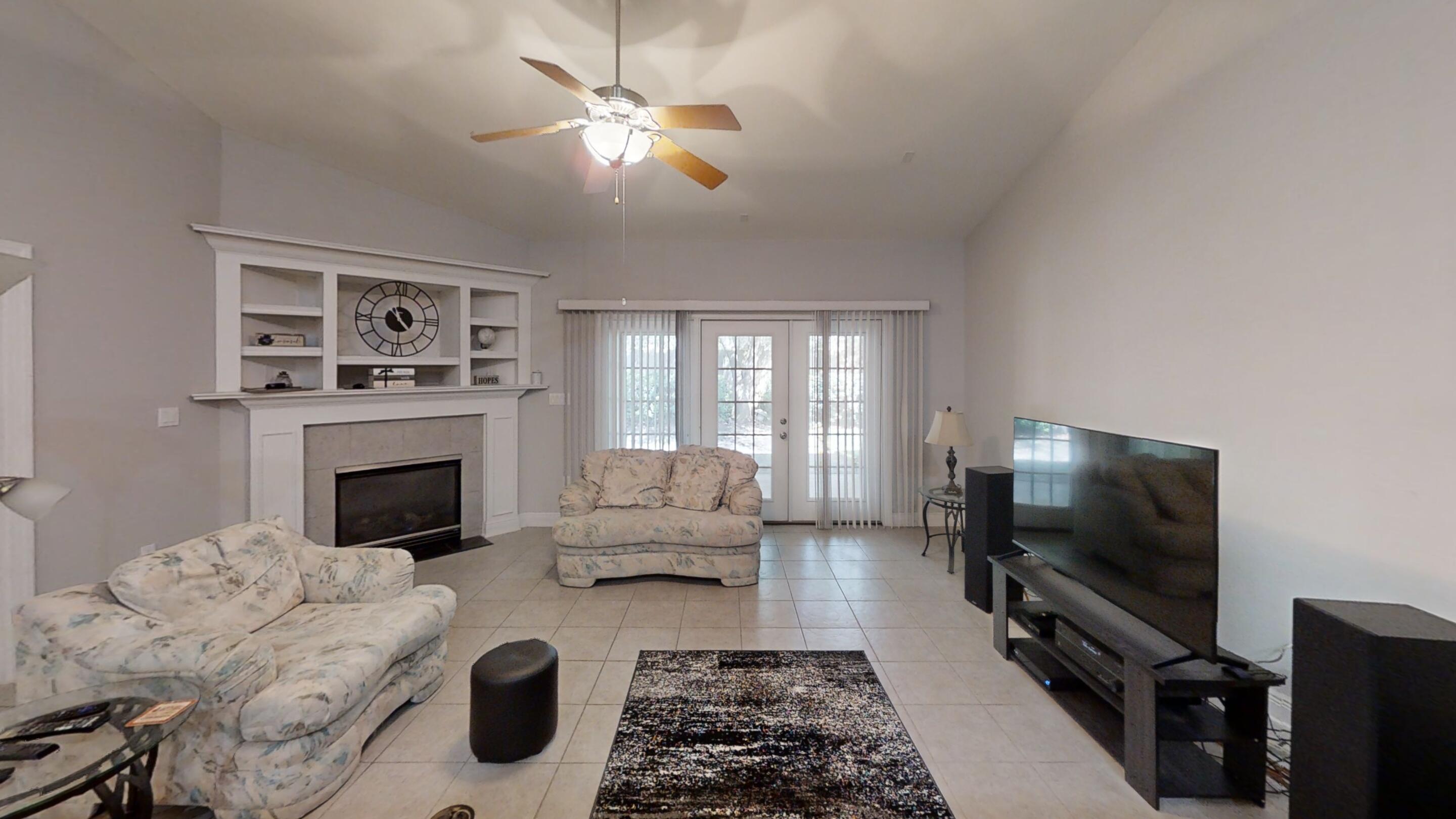 DIAMOND LAKES - Residential