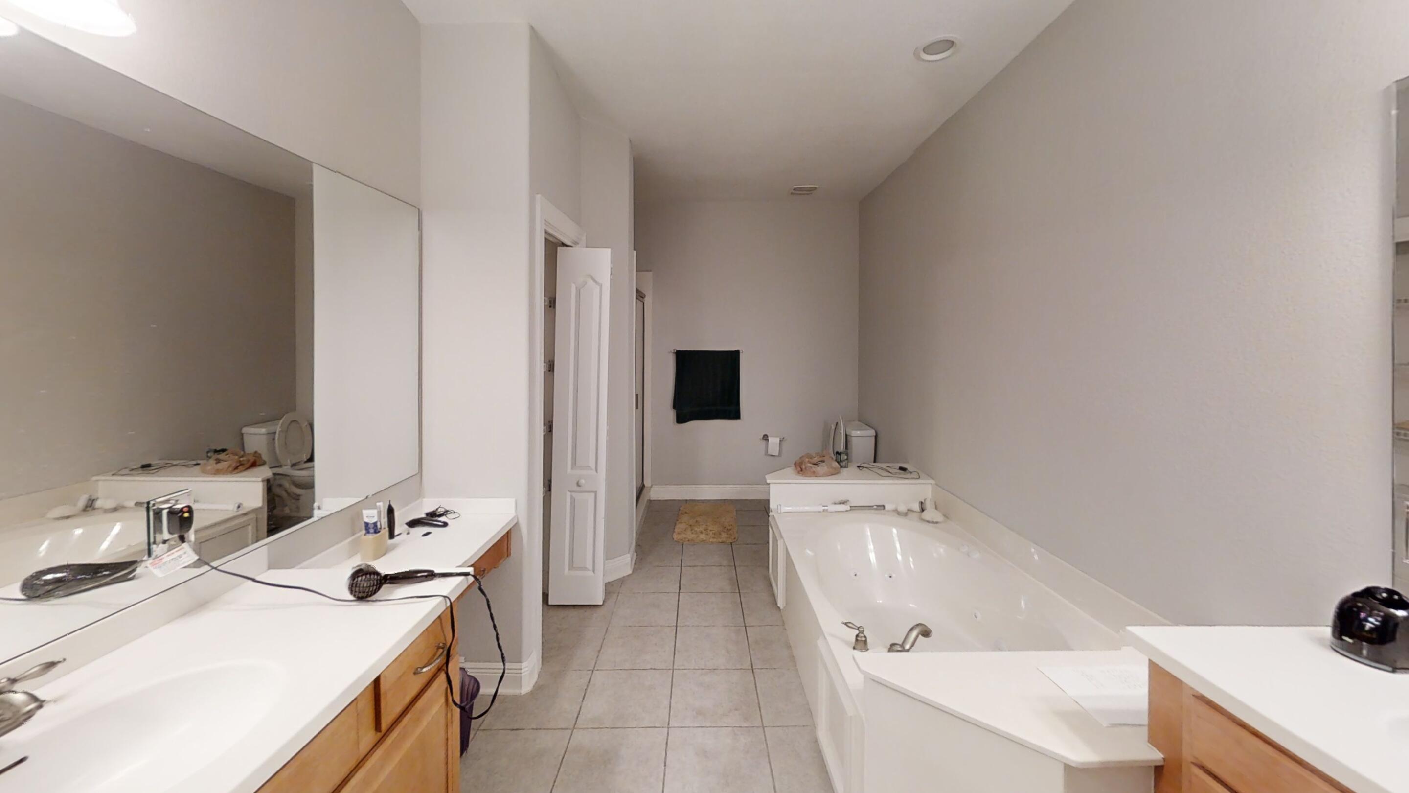 DIAMOND LAKES - Residential