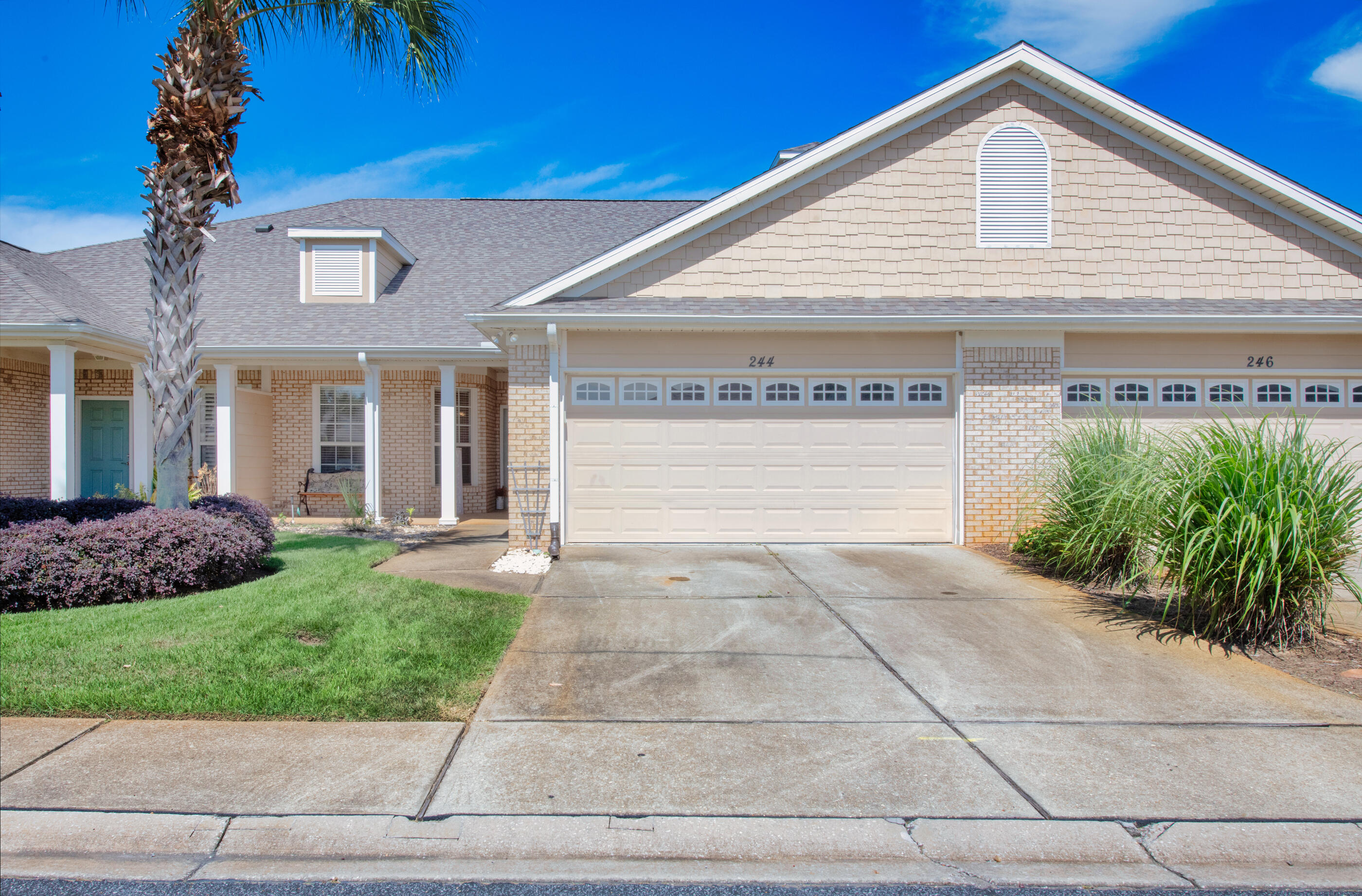 DIAMOND LAKES - Residential