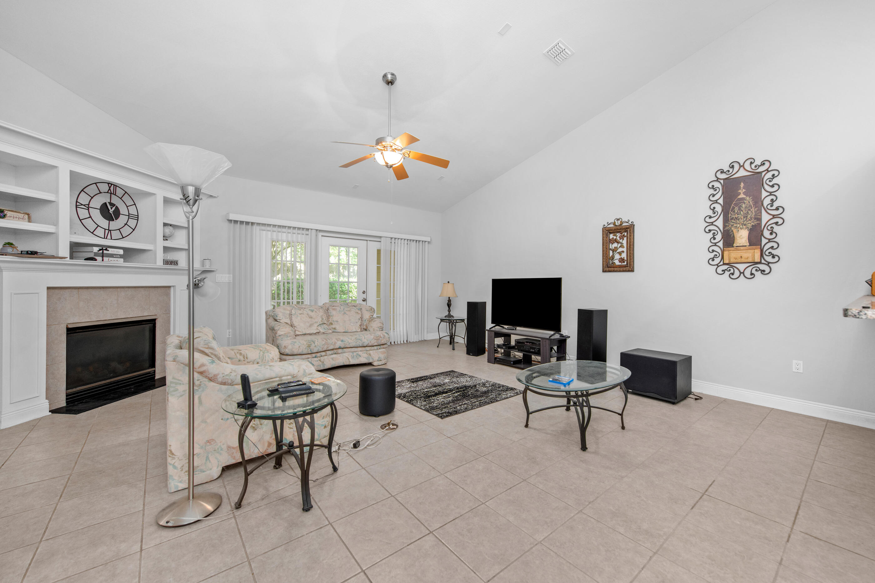 DIAMOND LAKES - Residential