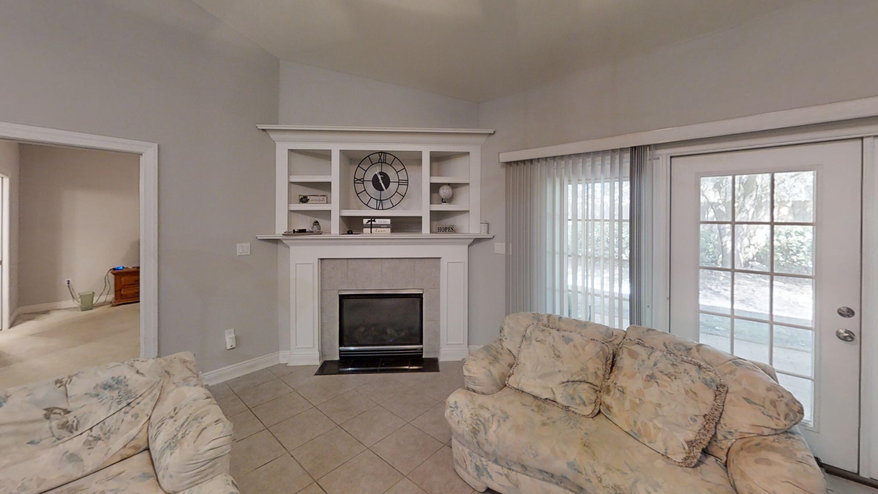 DIAMOND LAKES - Residential