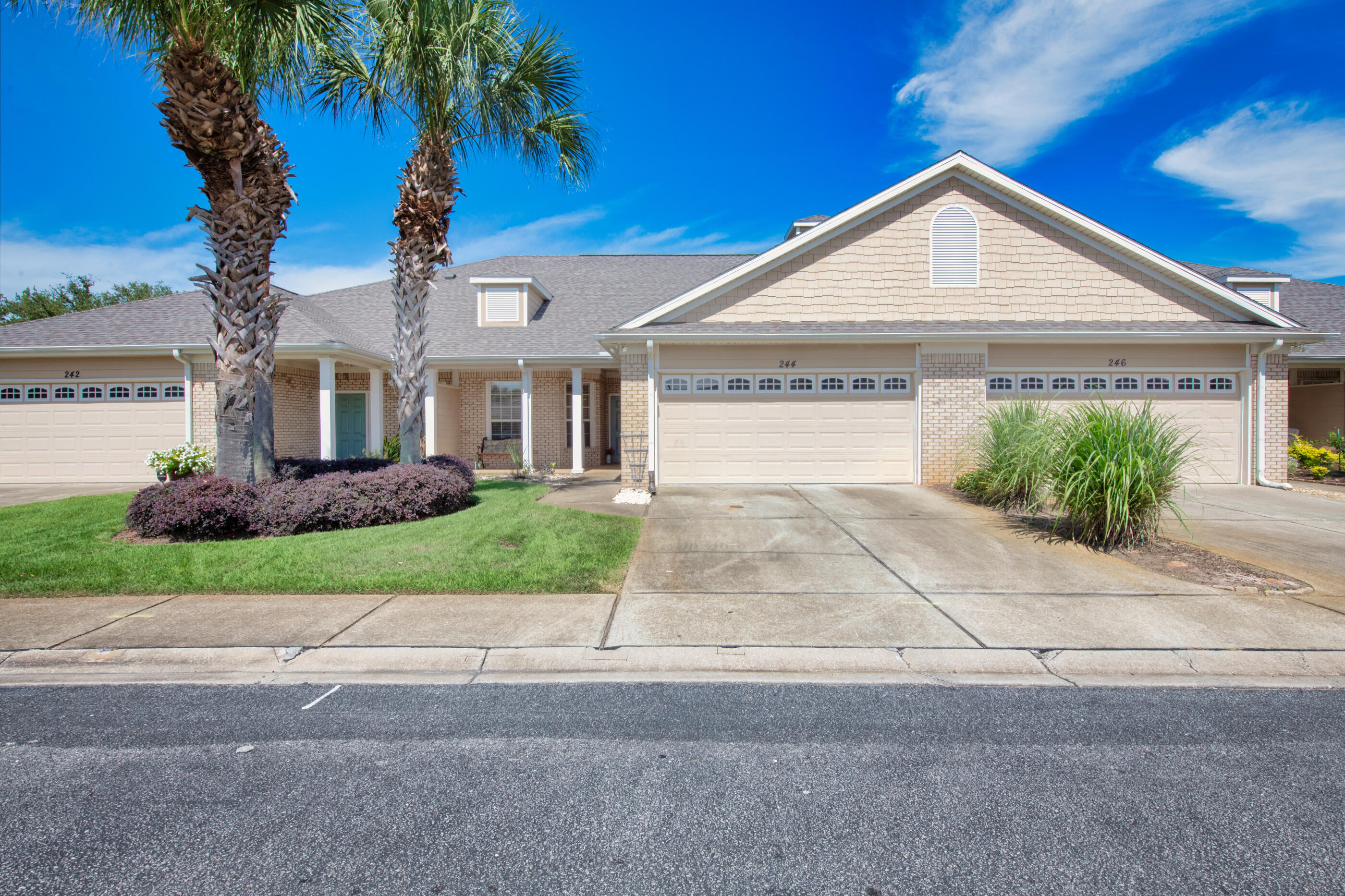 DIAMOND LAKES - Residential