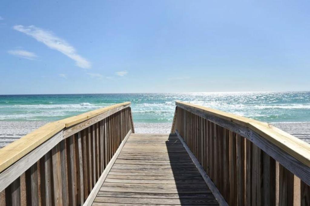 EMERALD TOWERS WEST CONDO - Residential