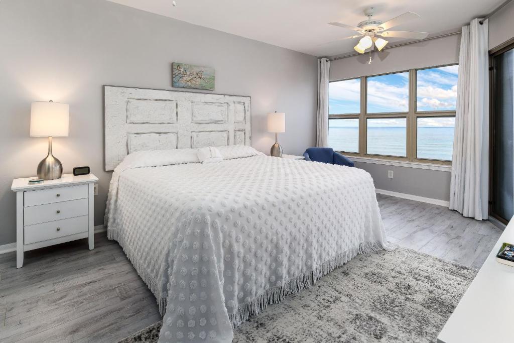 EMERALD TOWERS WEST CONDO - Residential