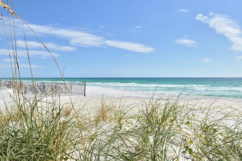 EMERALD TOWERS WEST CONDO - Residential