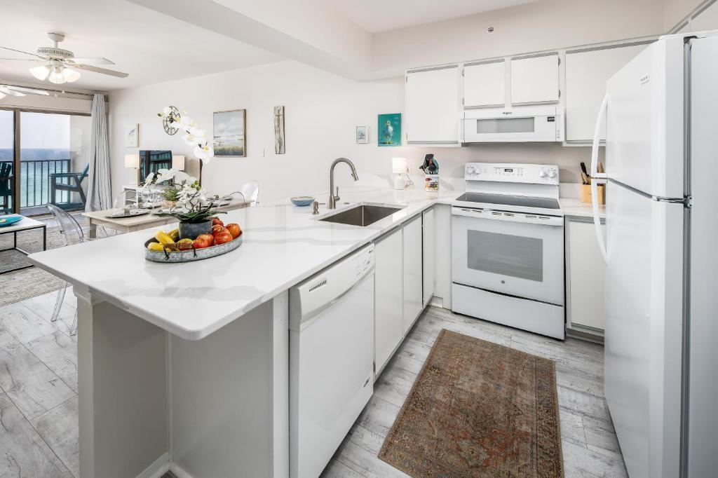 EMERALD TOWERS WEST CONDO - Residential