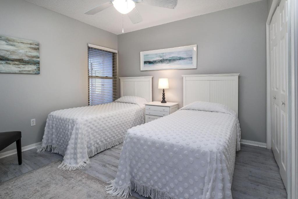 EMERALD TOWERS WEST CONDO - Residential