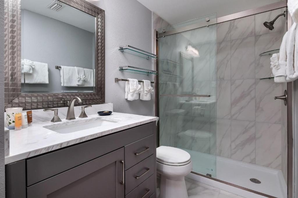 EMERALD TOWERS WEST CONDO - Residential