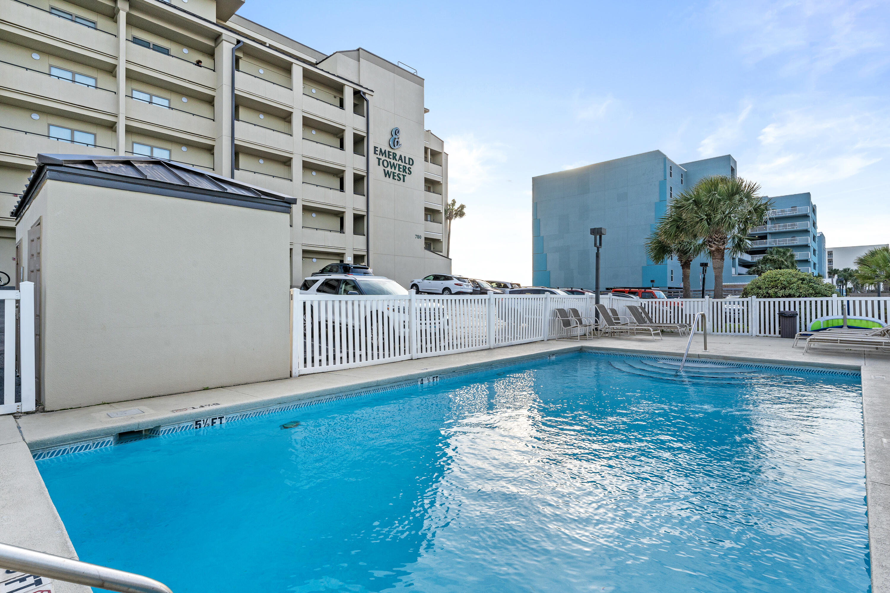 EMERALD TOWERS WEST CONDO - Residential