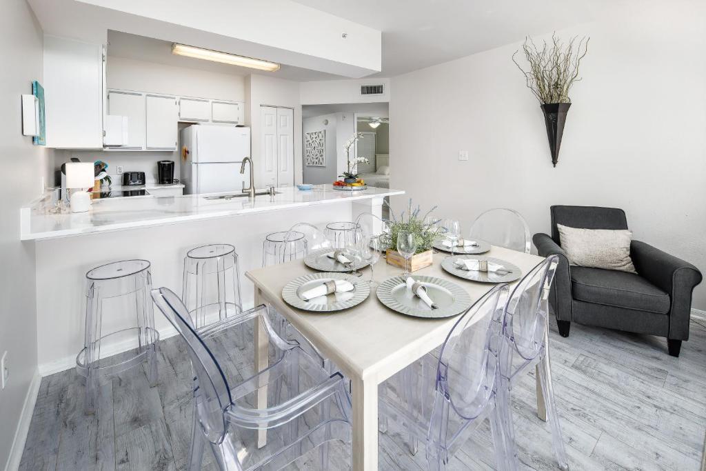 EMERALD TOWERS WEST CONDO - Residential