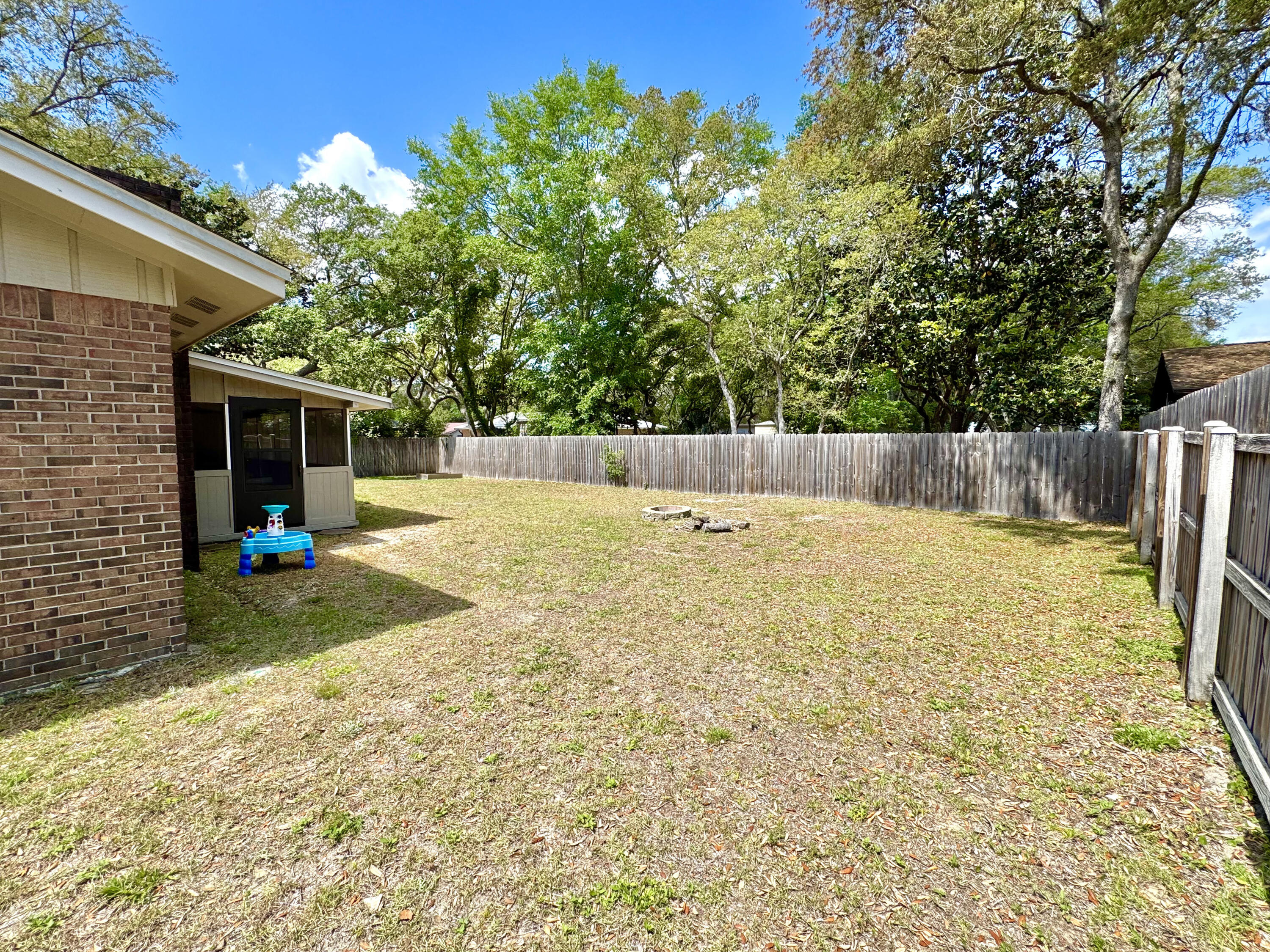 PINEWOOD ESTATES - Residential Lease