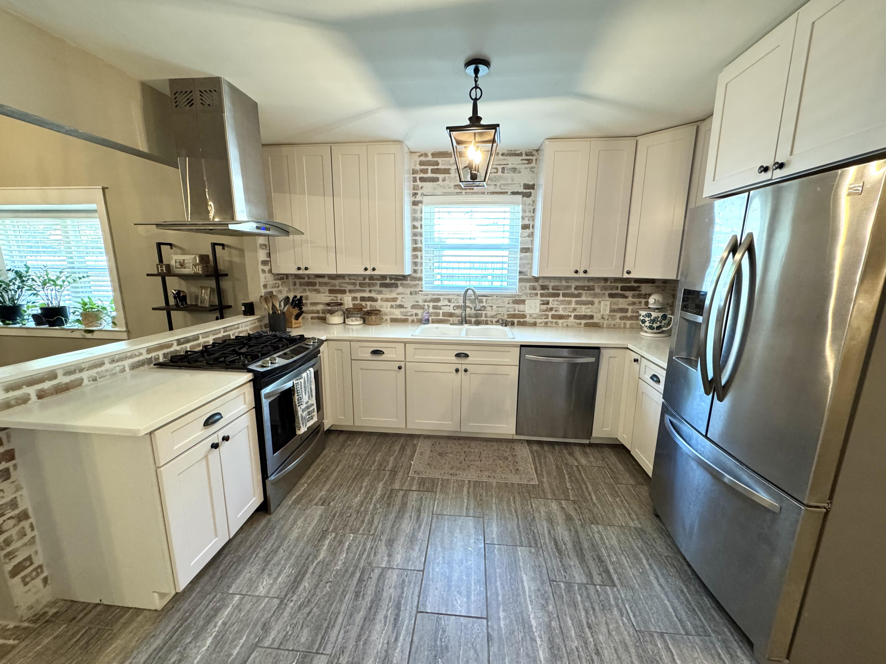 PINEWOOD ESTATES - Residential Lease