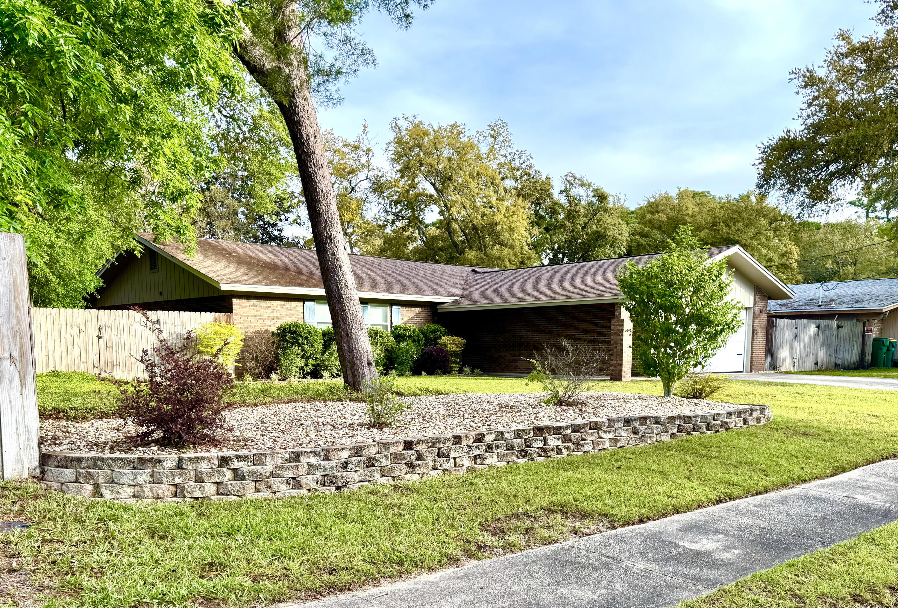 PINEWOOD ESTATES - Residential Lease