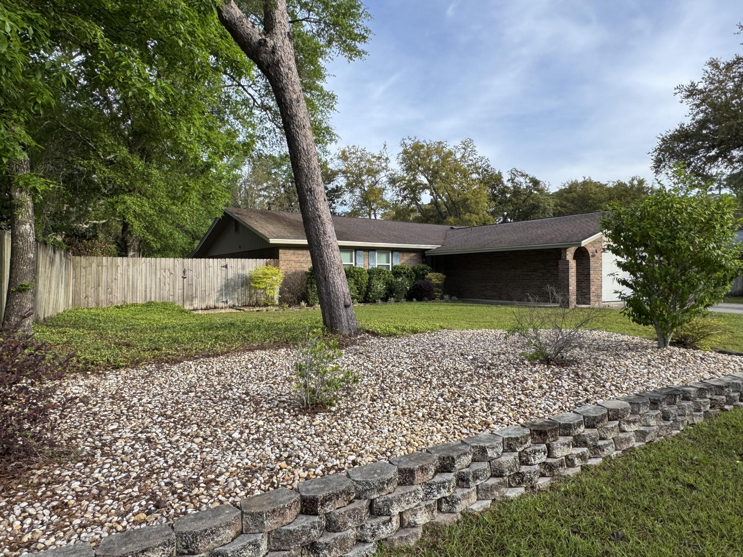 PINEWOOD ESTATES - Residential Lease