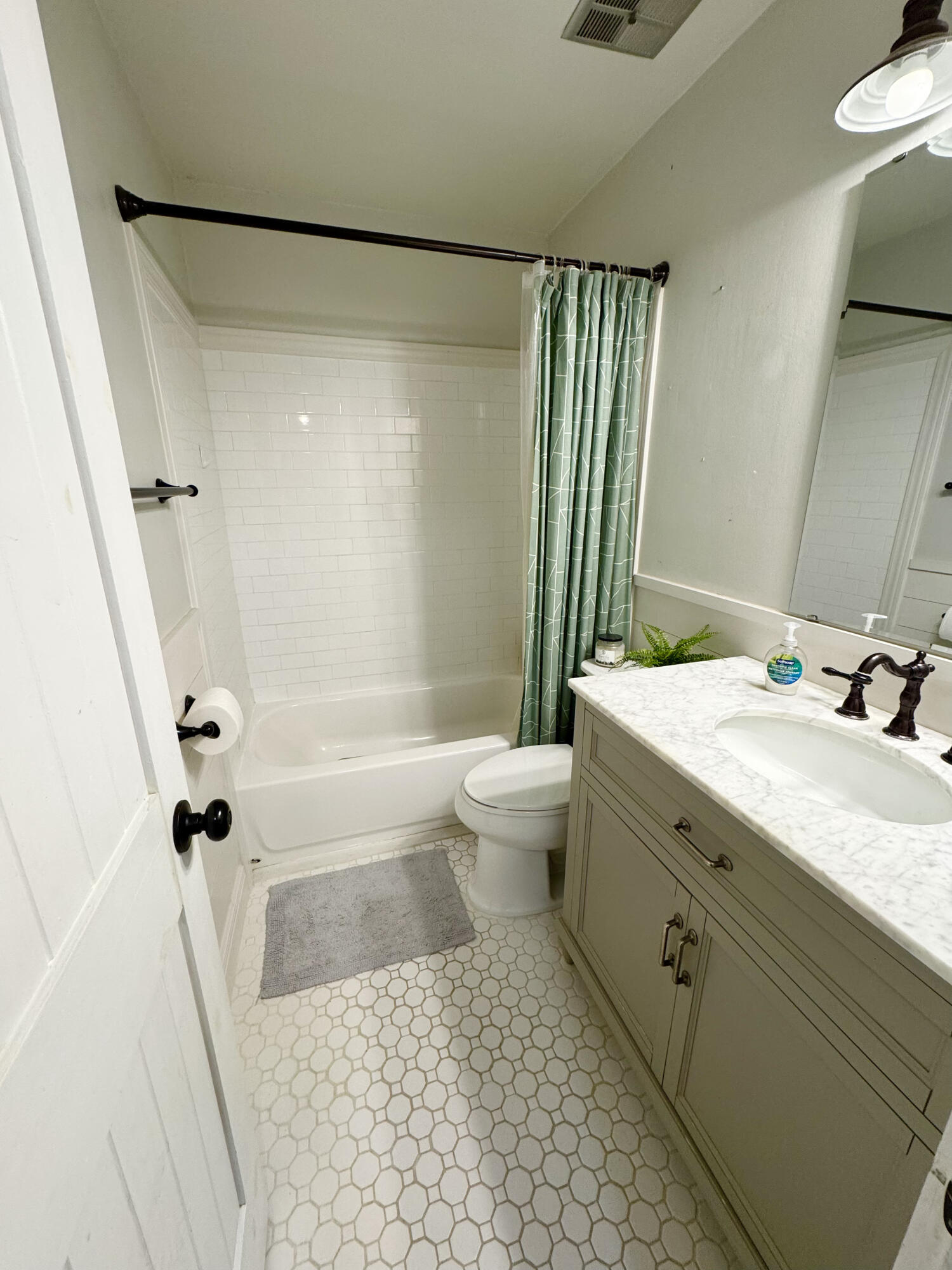 PINEWOOD ESTATES - Residential Lease