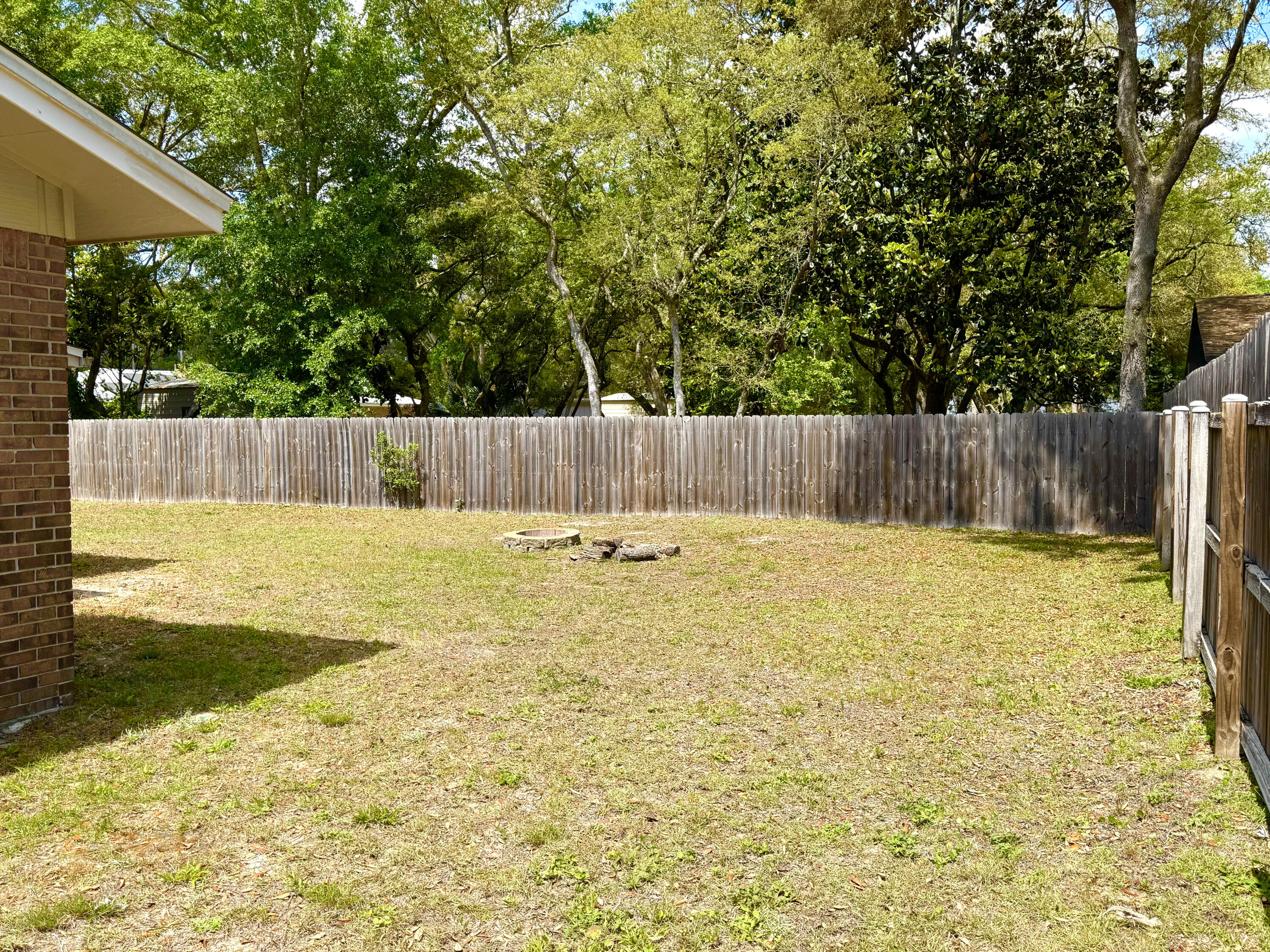 PINEWOOD ESTATES - Residential Lease