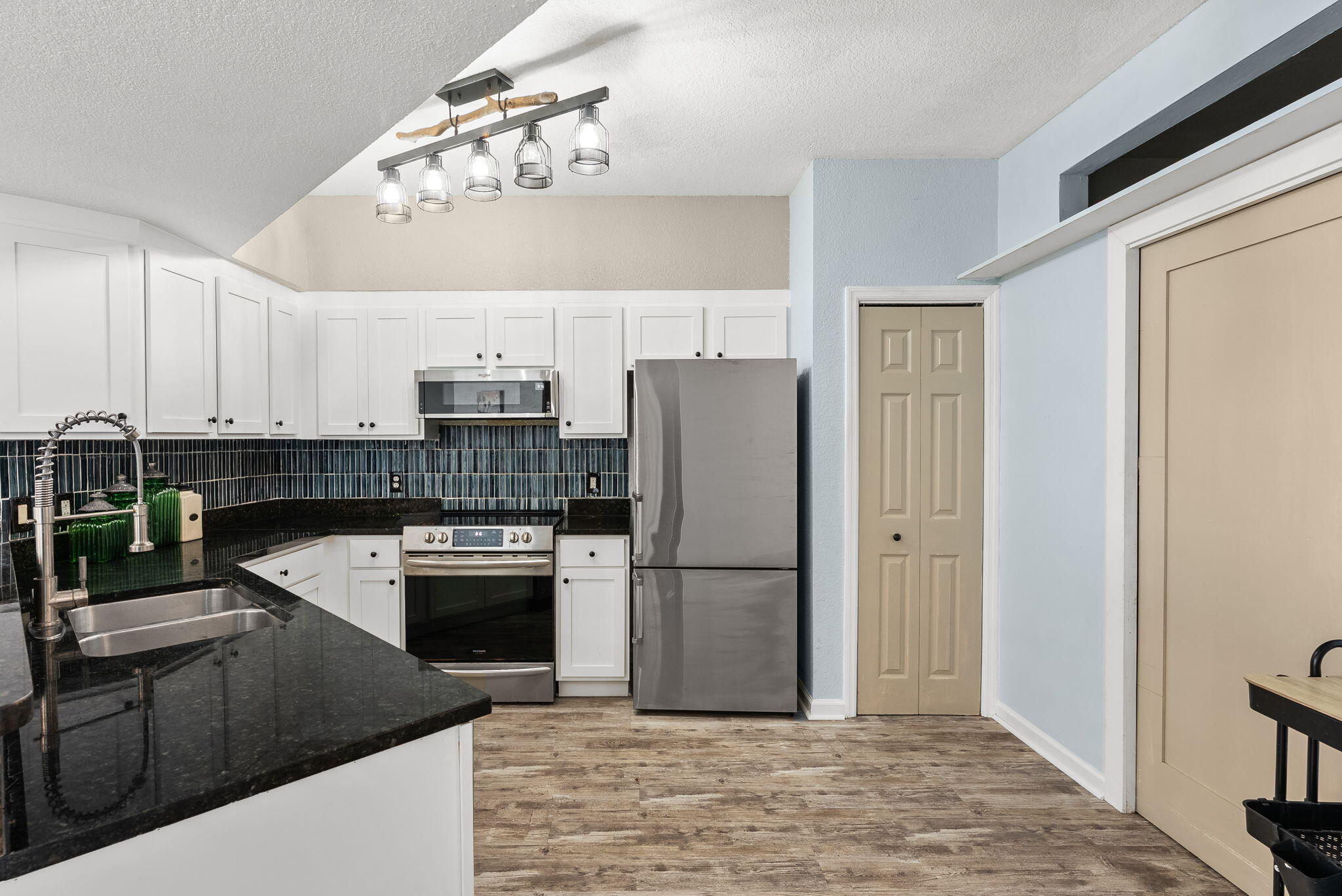 Hibiscus by the Bay Tower 1 - Residential