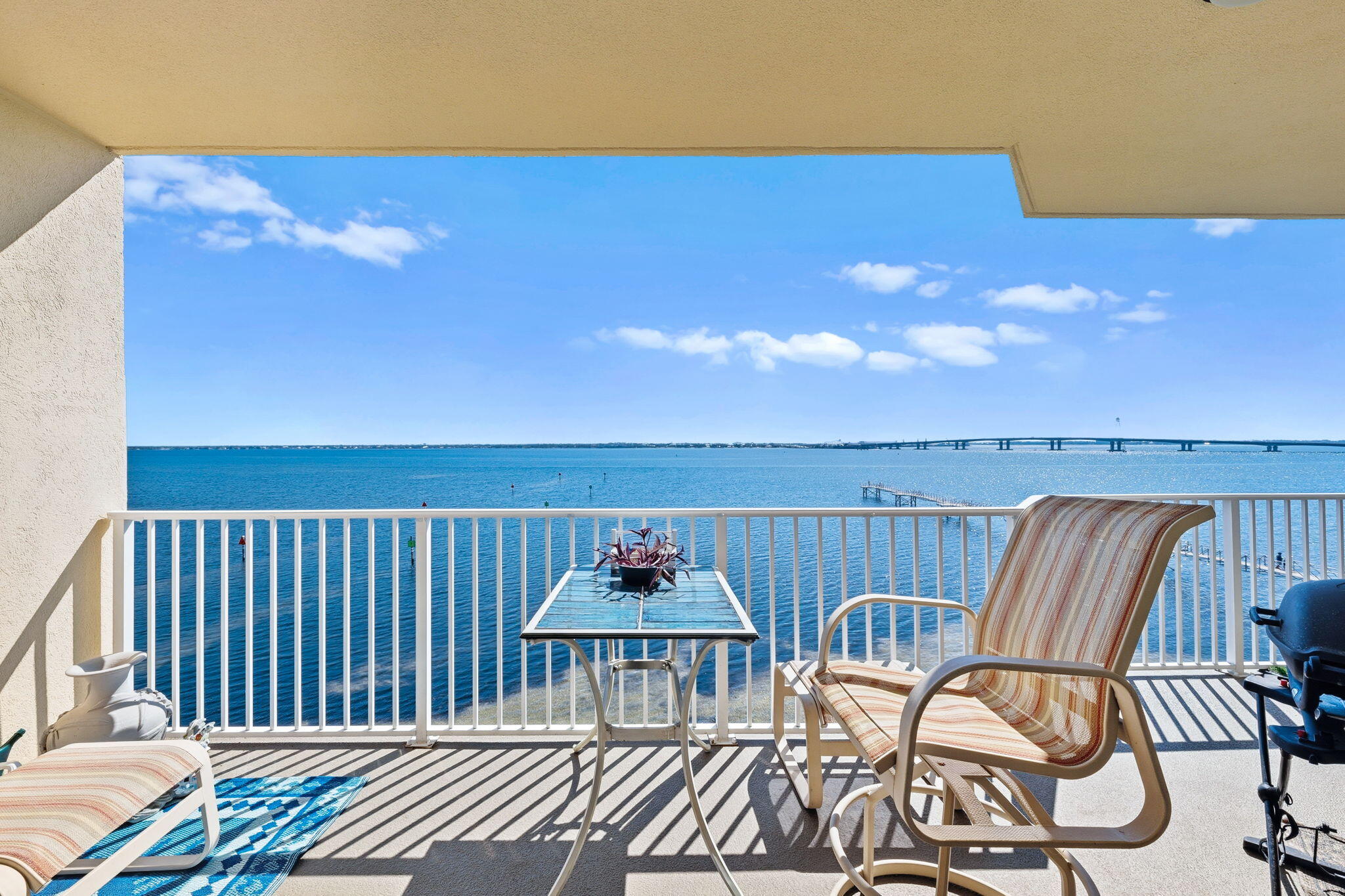 Hibiscus by the Bay Tower 1 - Residential