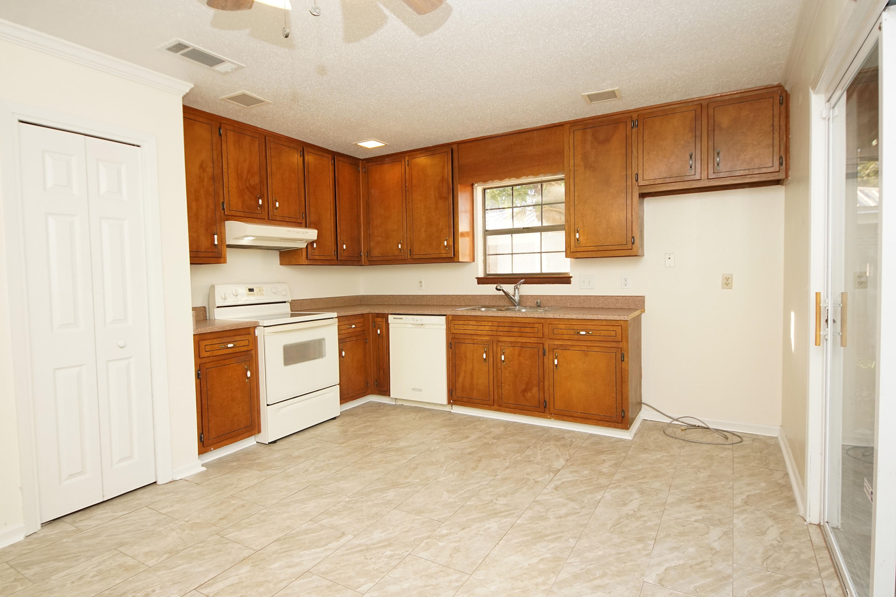 LAKE LORRAINE ESTATES 3 - Residential