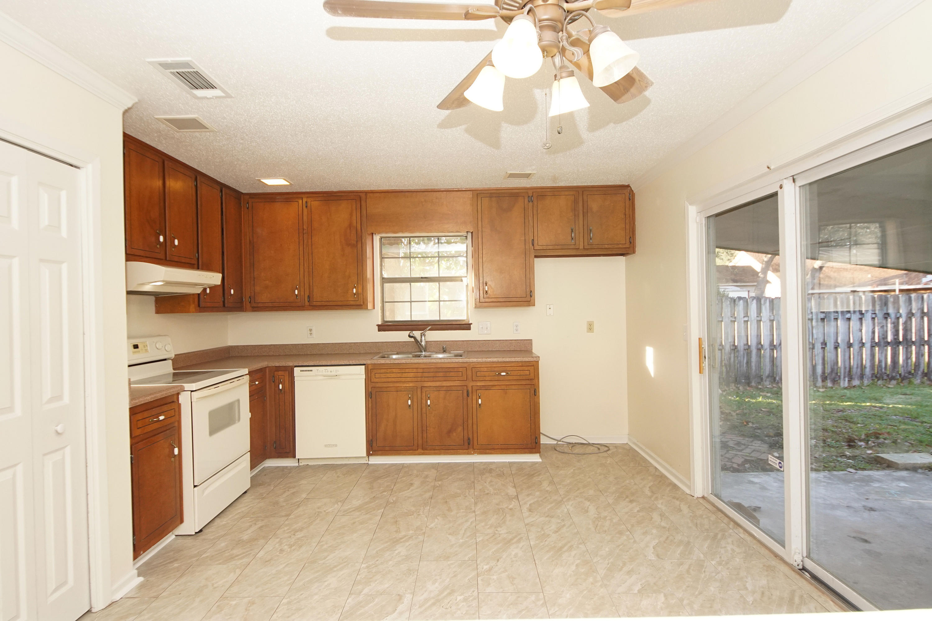 LAKE LORRAINE ESTATES 3 - Residential