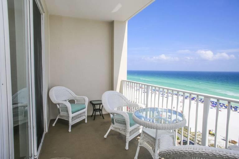 Wonderful rental Unit in Majestic Sun! See revenue statement in documents. This 1 Bed/2 bath sleeps 6 with the hallway bunks and the sofa pullout. The views of the emerald coast waters will make any vacationer return year after year. A great updated unit. Come see, as it will sell fast.